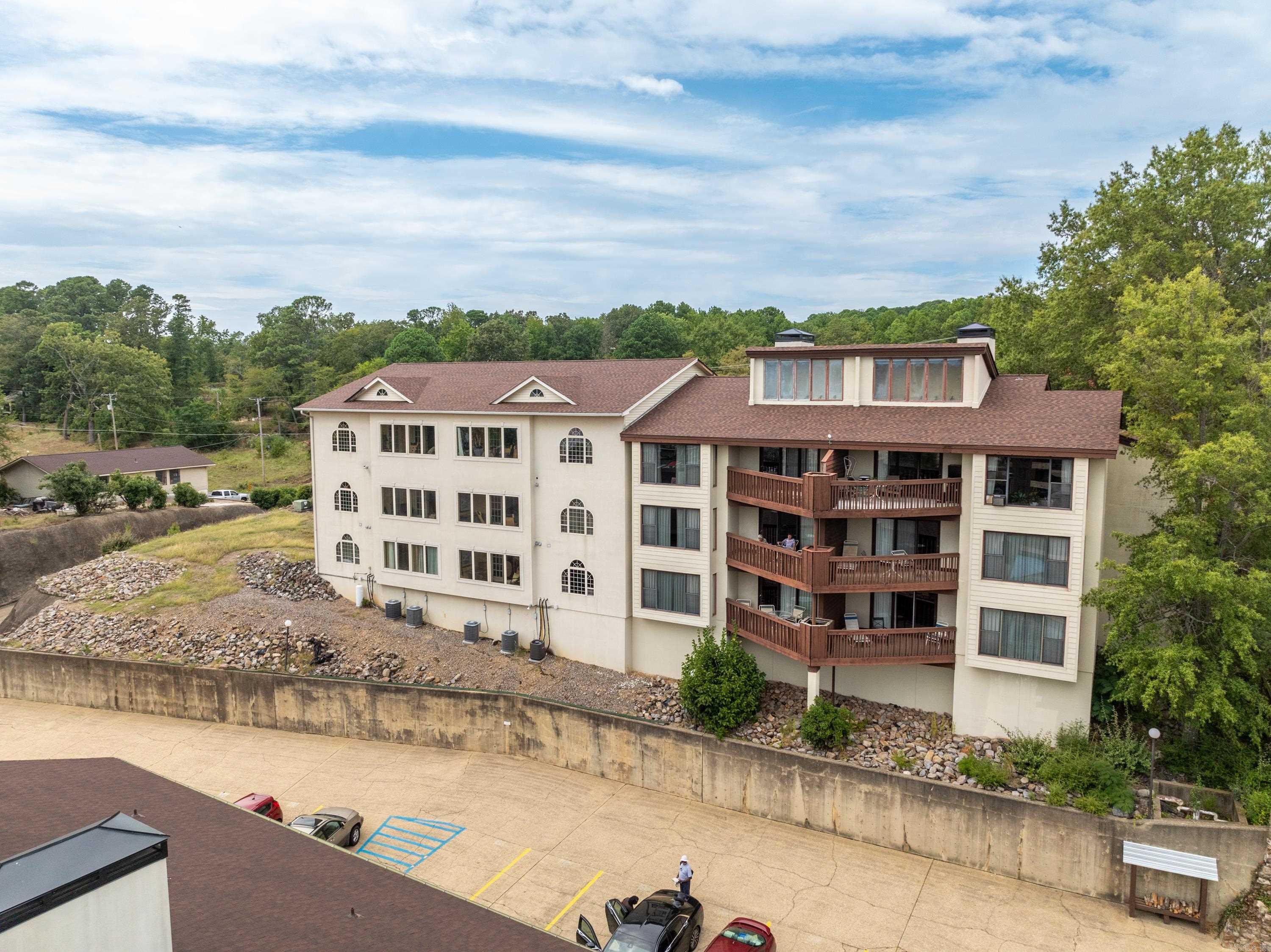 VISTA VILLAS - Residential