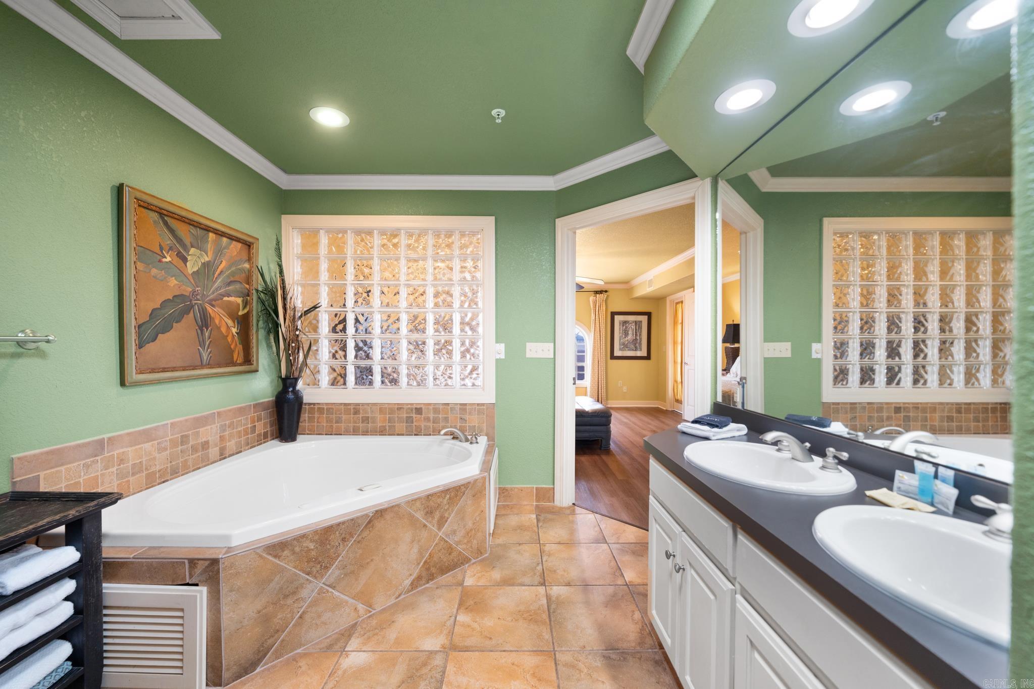 VISTA VILLAS - Residential