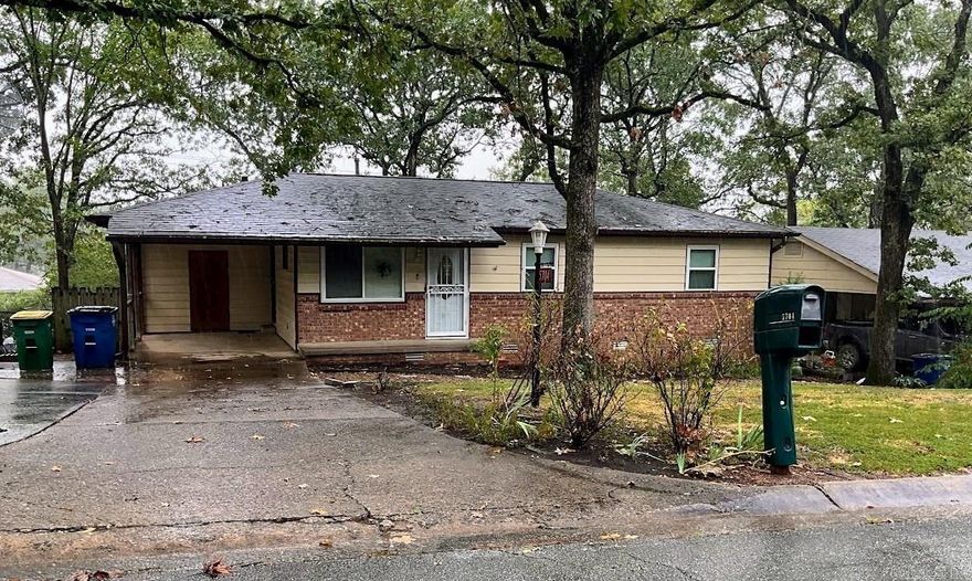 Charming two-bedroom, two-bath traditional-style home featuring a spacious, fenced backyard perfect for outdoor enjoyment. The home offers modern appliances, beautiful quartz countertops, and plenty of storage space for all your needs. With its inviting layout and functional design, this home is perfect for comfortable living. Schedule your showing today and make this home yours!