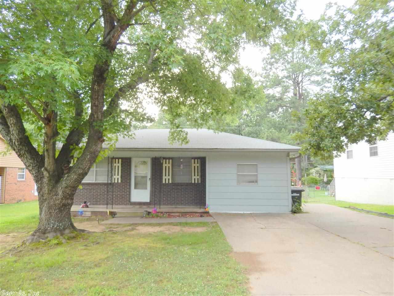 Great Location ! This home is close to everything and walking distance to schools and parks. This one would be great for a first time home owner.