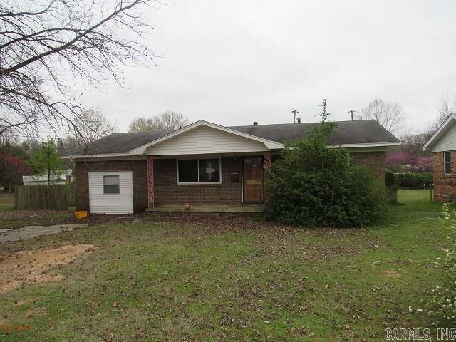 Jacksonville- SOLD AS IS- This 3 Bed rm, 2 Baths Home offers Kitchen-Din-RM Combo, Great rm, Den, Some updating done, Ceiling Fans,Good size Back Yard,Fully Fence and Close to Freeway, Air Base, Little Rock this house will make a good first time buyer home, you will need a Approval Letter, Earnest Money.