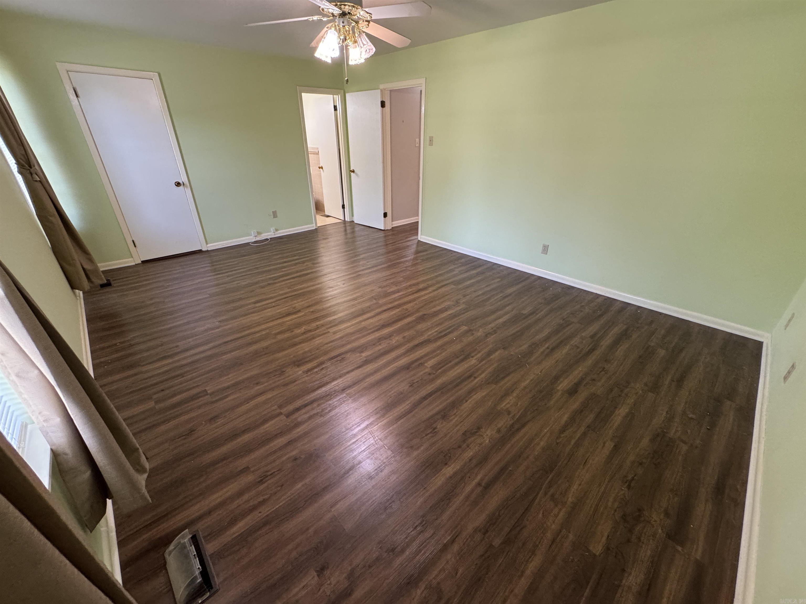 INDIANHEAD LAKES EST - Residential