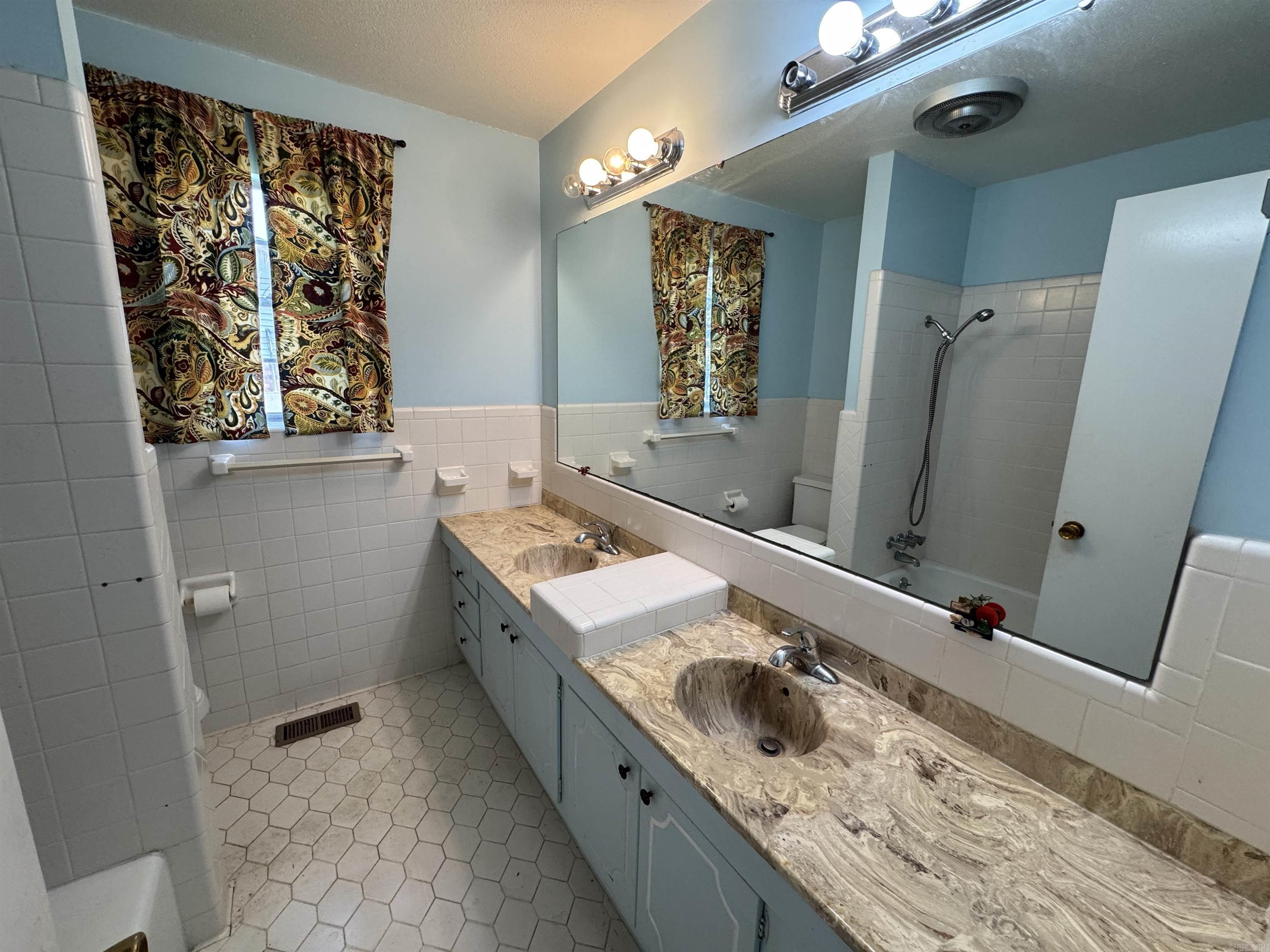 INDIANHEAD LAKES EST - Residential