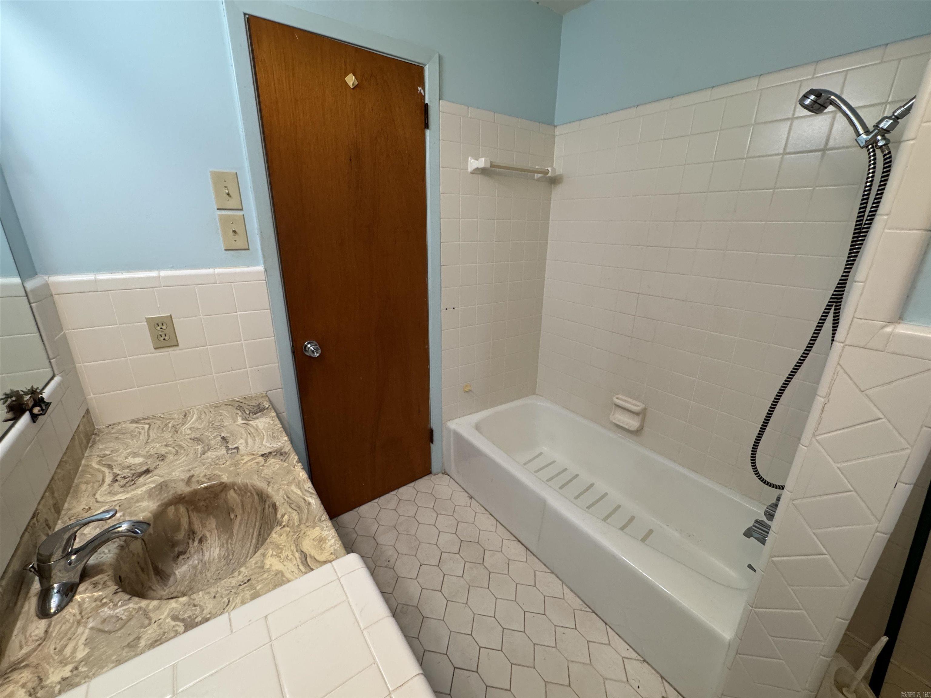 INDIANHEAD LAKES EST - Residential