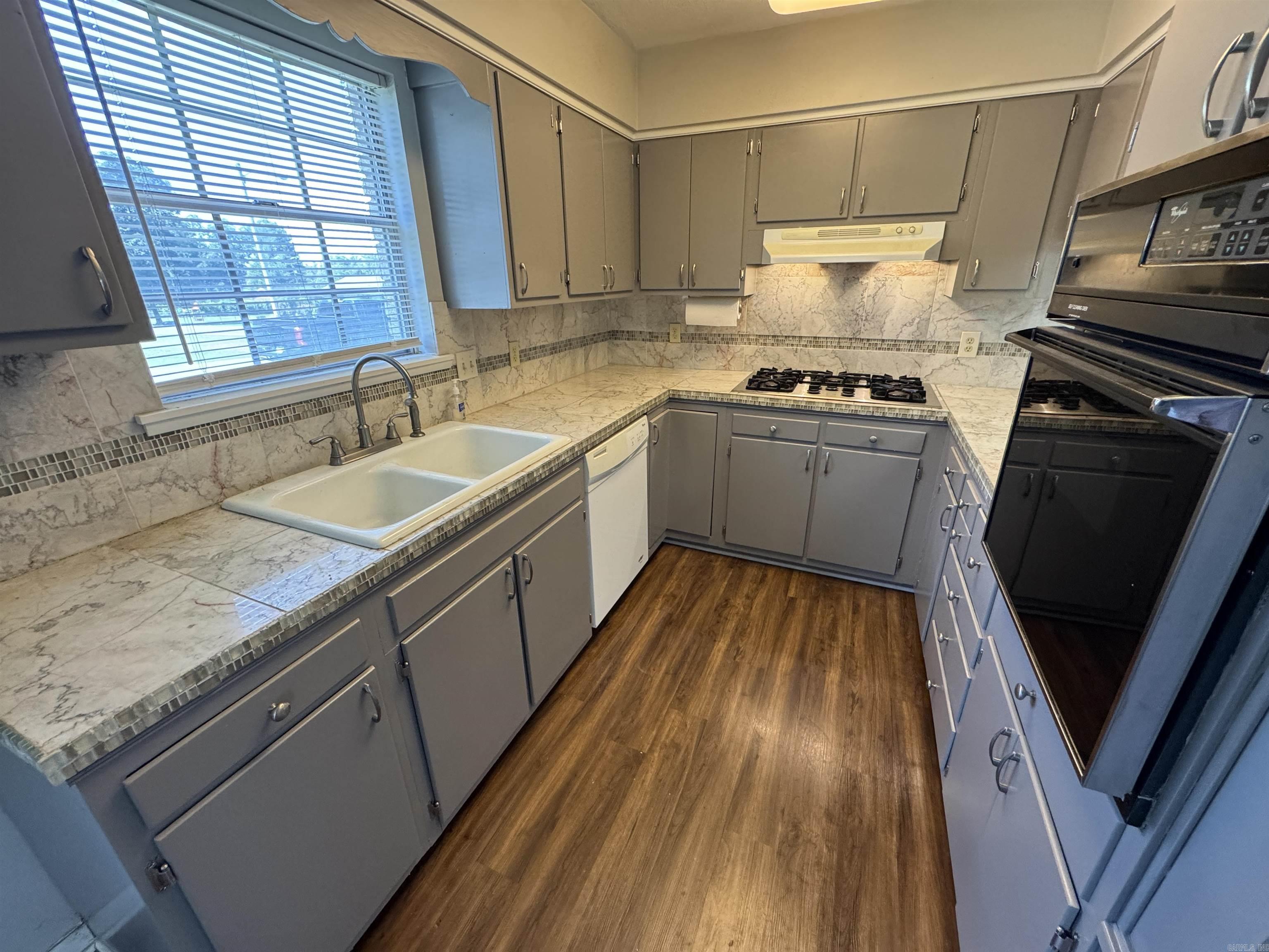 INDIANHEAD LAKES EST - Residential