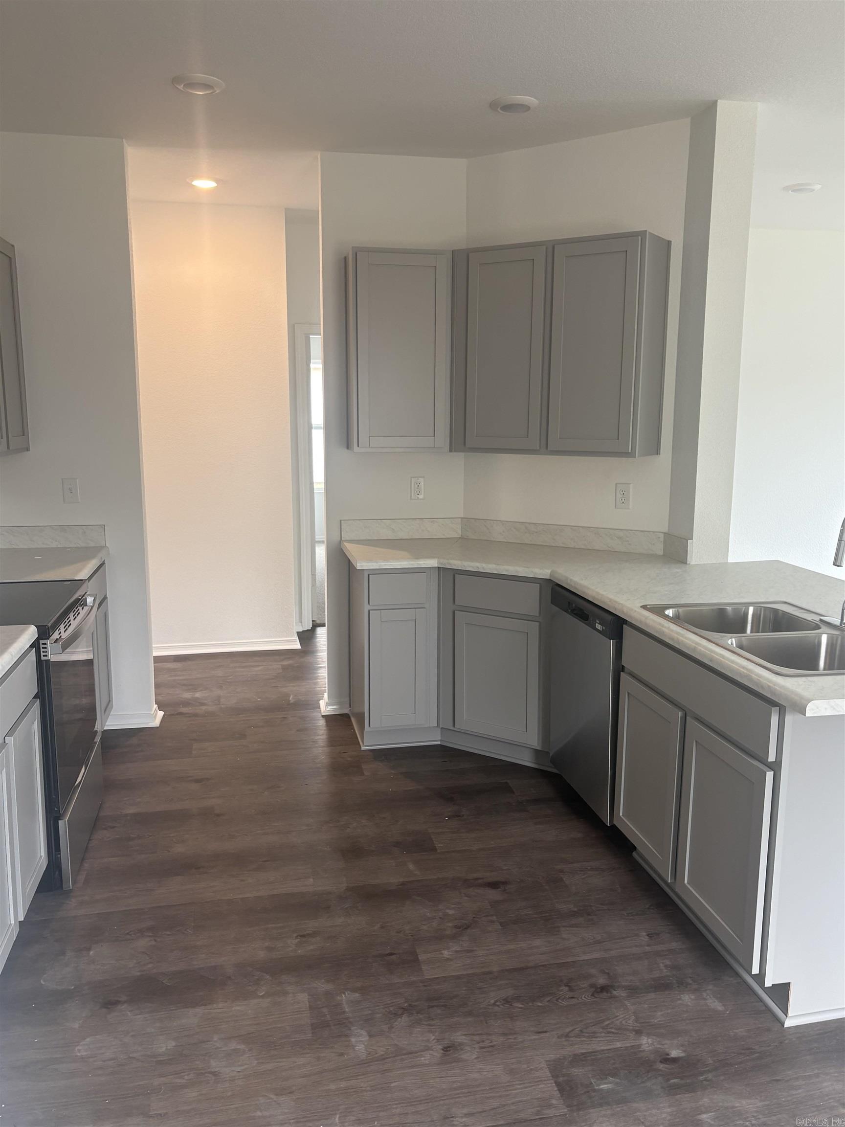 DEERFIELD ESTATES - Residential