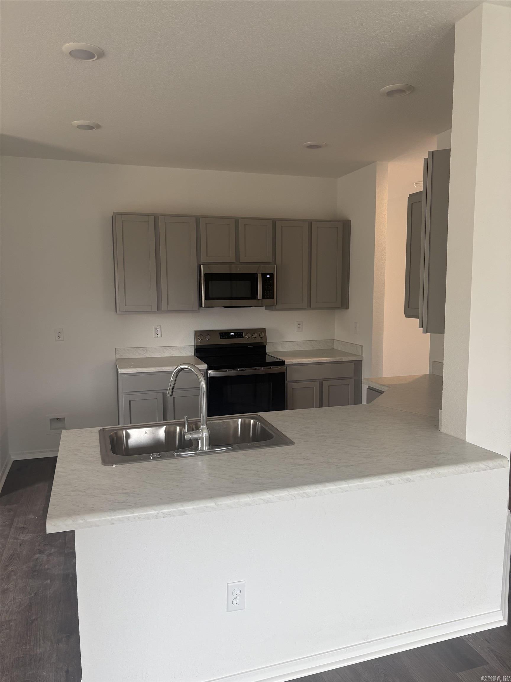 DEERFIELD ESTATES - Residential