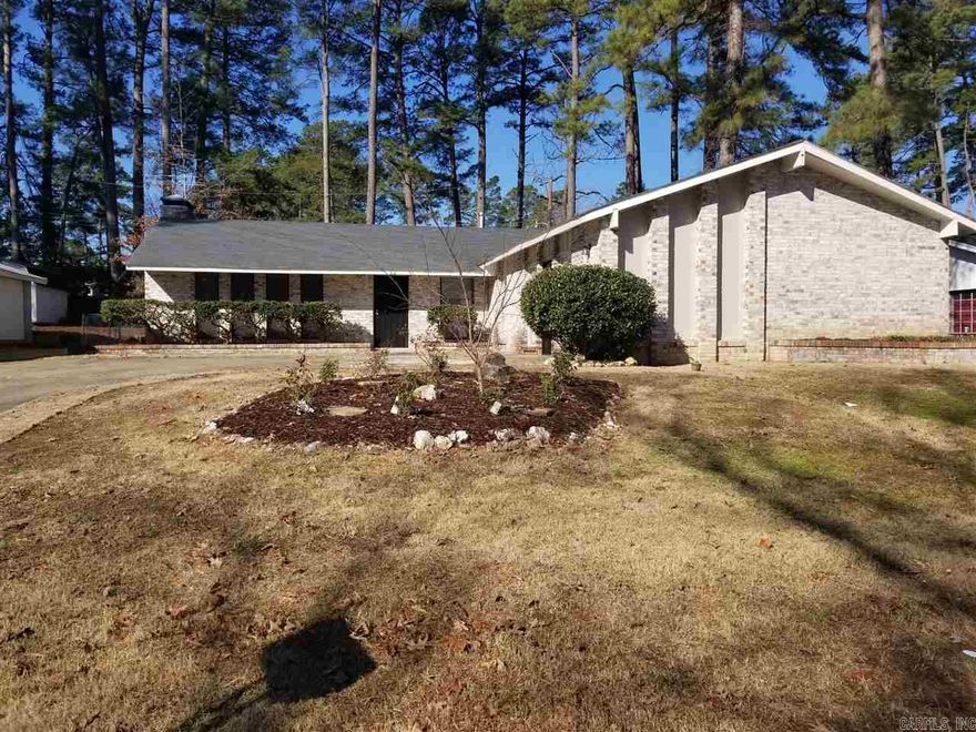 Recently renovated 4bd/2ba spacious Little Rock home for rent. Located in the Cloverdale Watson neighborhood! Lots of yard space both front and back yard  Come check it out !