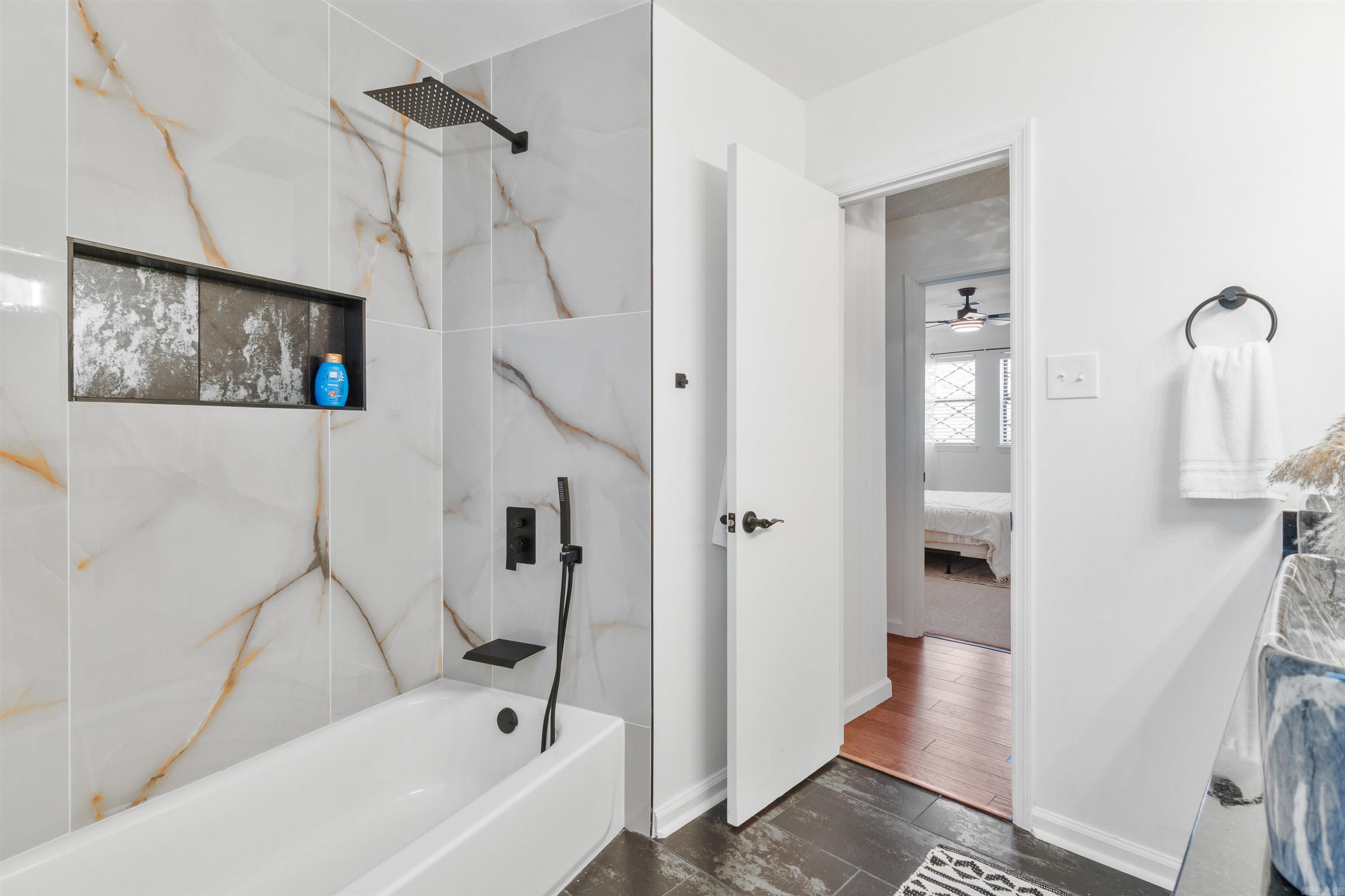 LAKEWOOD NE - Residential