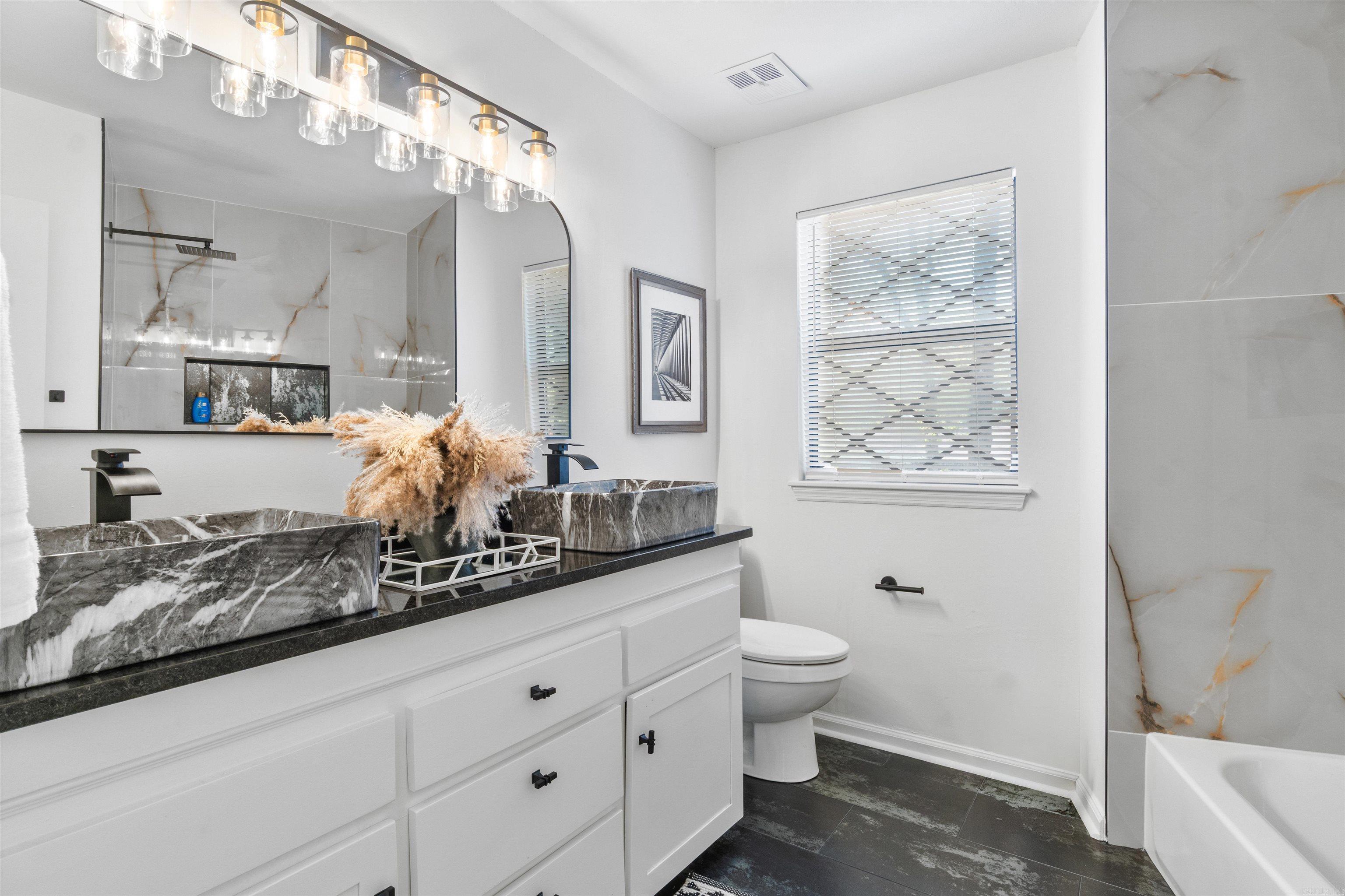 LAKEWOOD NE - Residential