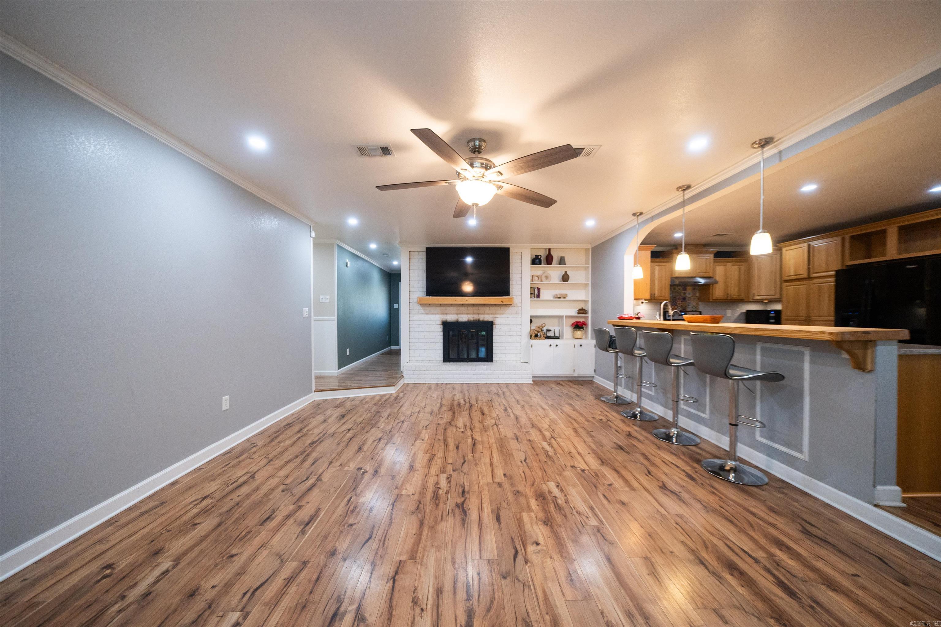 COUNTRY CLUB TERRACE - Residential