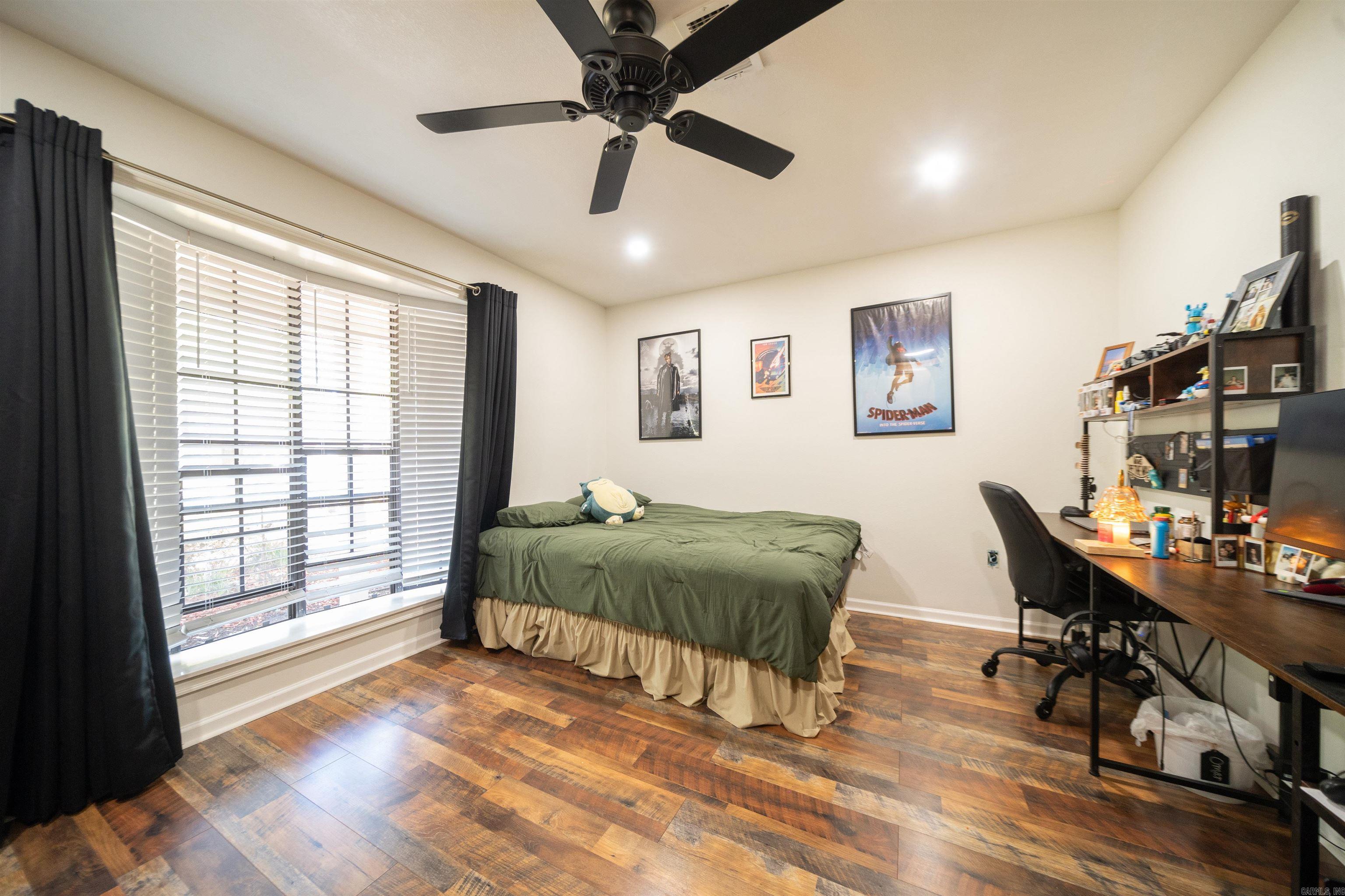 COUNTRY CLUB TERRACE - Residential