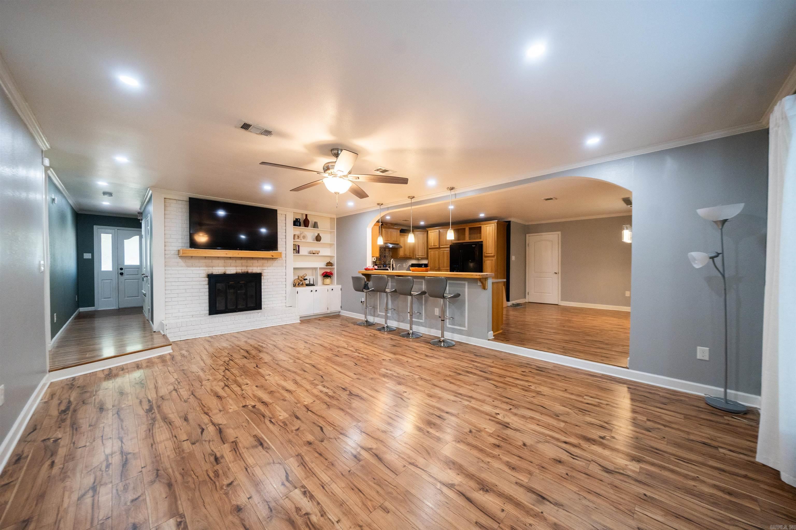 COUNTRY CLUB TERRACE - Residential