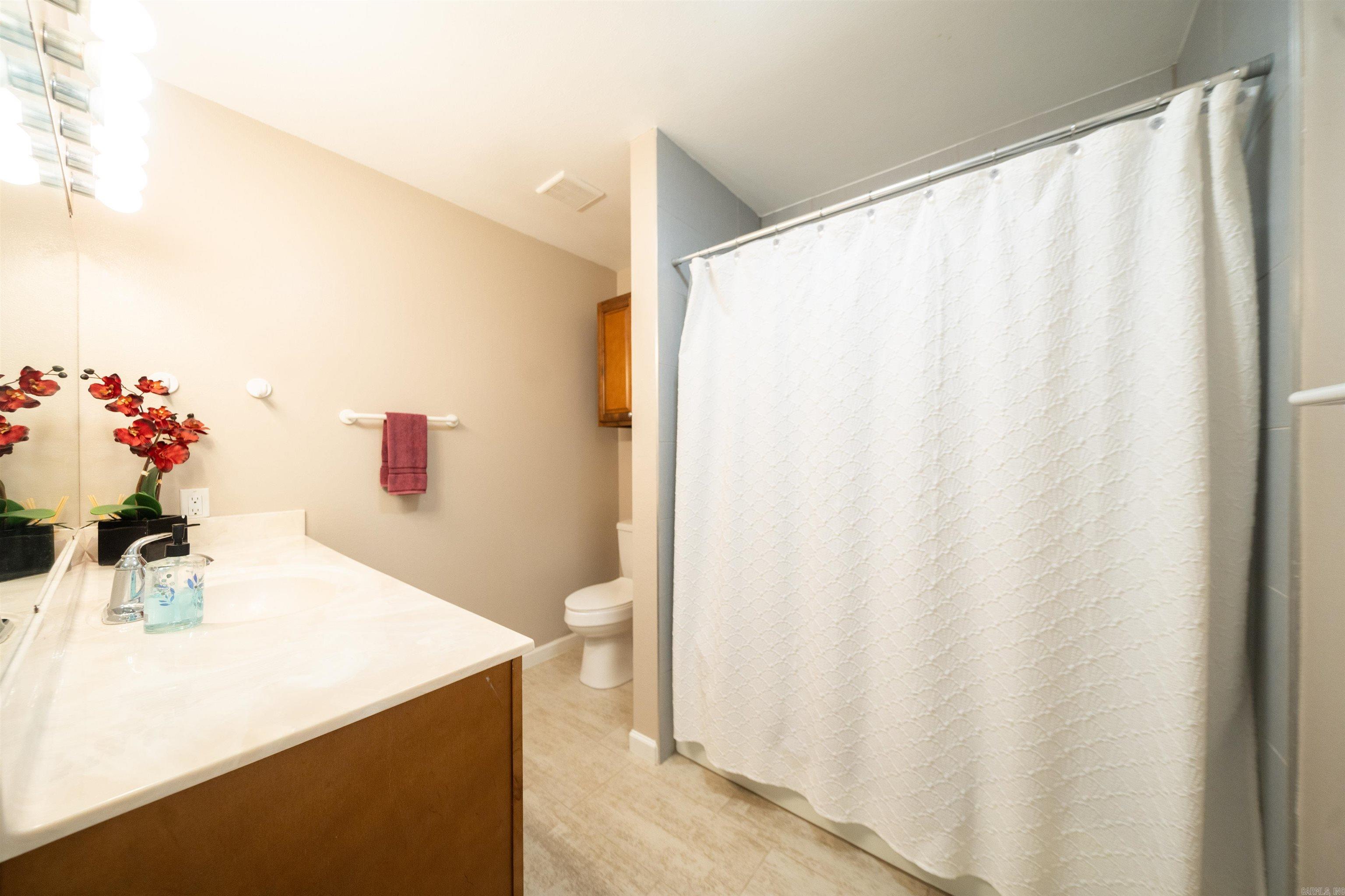 COUNTRY CLUB TERRACE - Residential