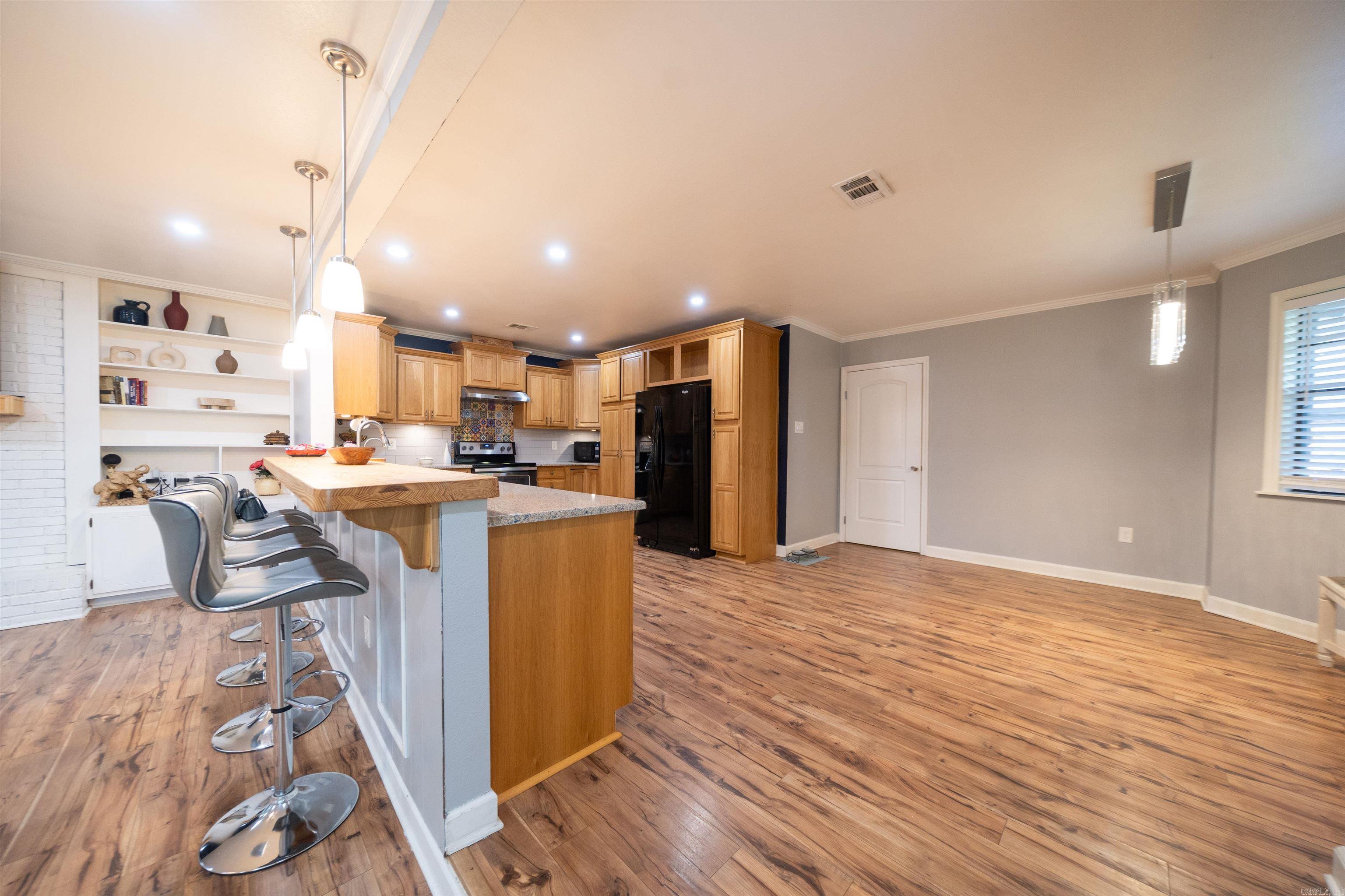 COUNTRY CLUB TERRACE - Residential