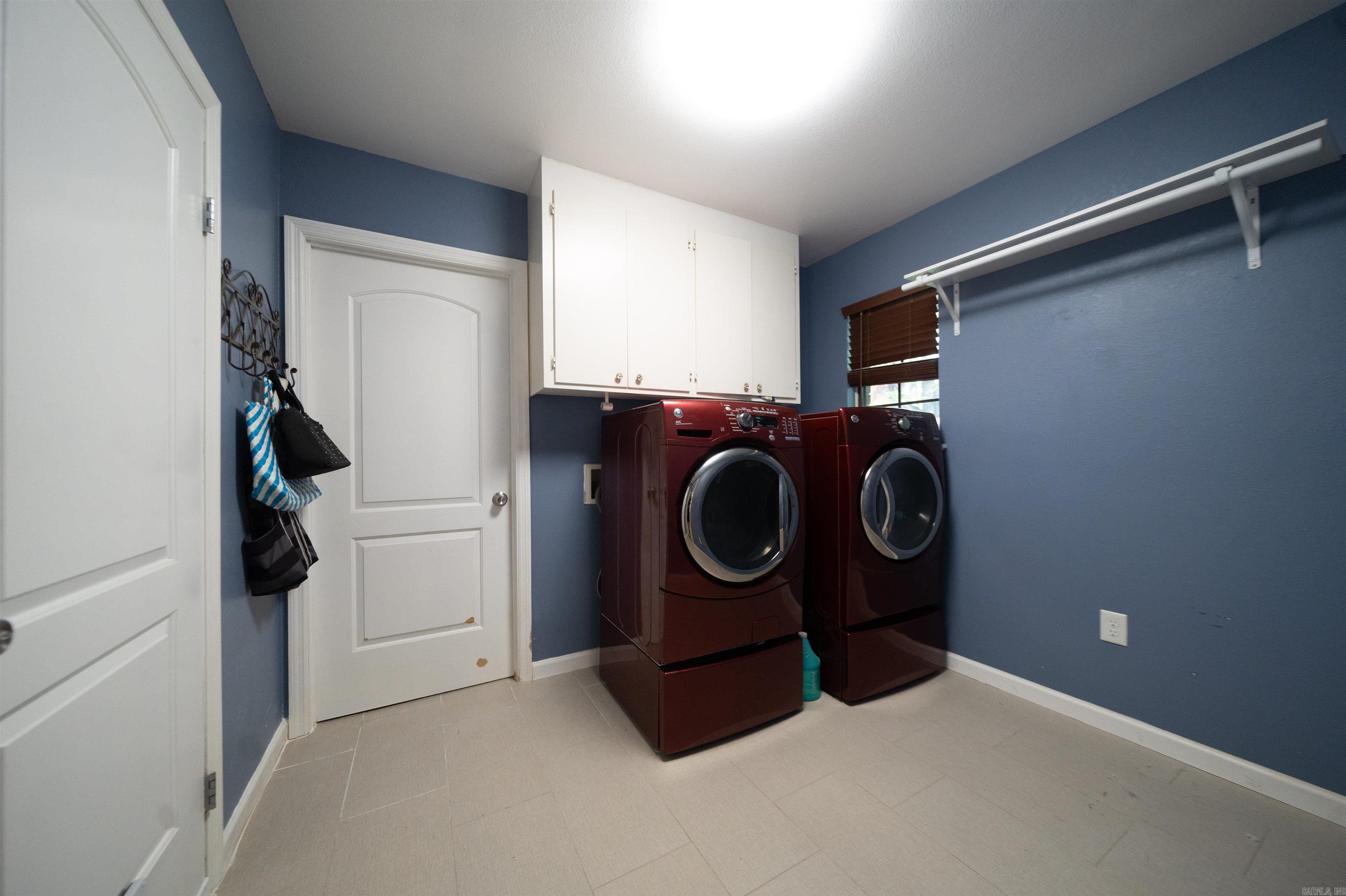 COUNTRY CLUB TERRACE - Residential