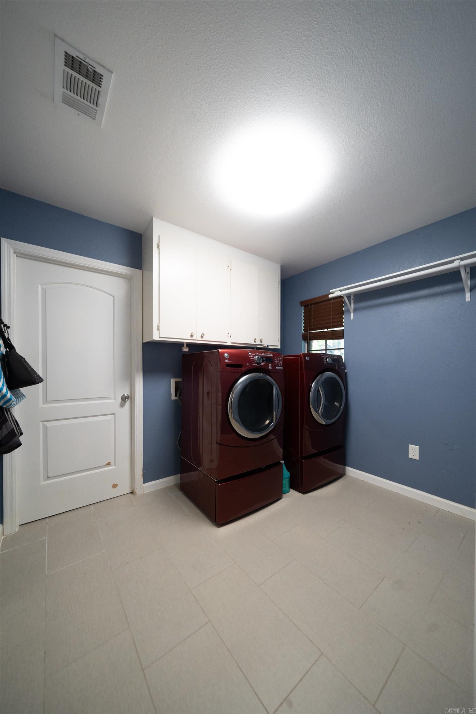 COUNTRY CLUB TERRACE - Residential