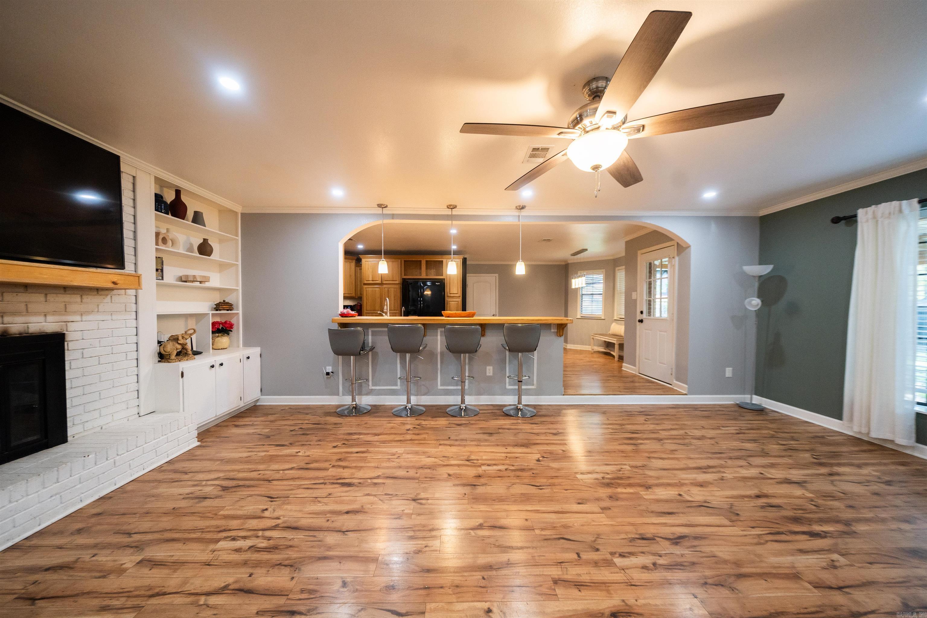 COUNTRY CLUB TERRACE - Residential