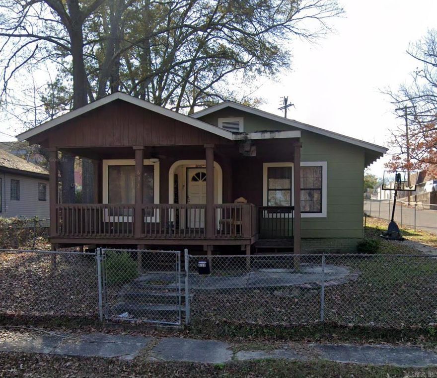 nice single family home with a fully fenced yard