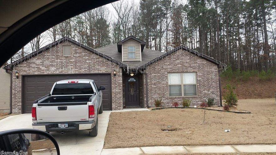 Nice flowing floor plan. Large wrap around kitchen bar entertain family and guest while preparing meals