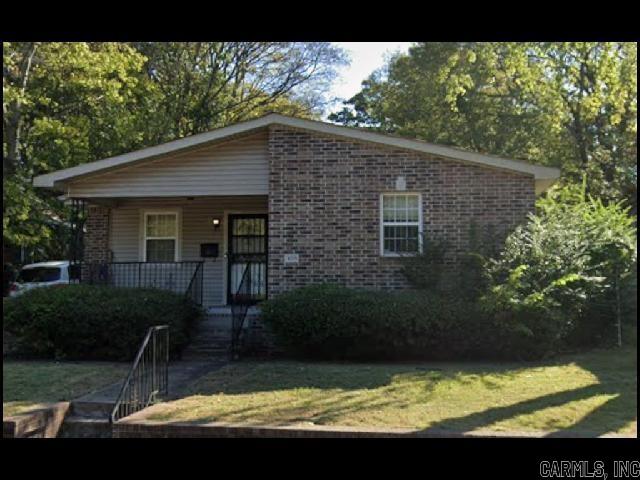 *SOUTHWEST LITTLE ROCK* SPACIOUS HOME IN THE KIMBALL SOUTH PARK SUBDIVISION!! This 3 Bedroom And 1 Bath Home Features Over 1400 Sqft! Gas Range And Refrigerator Provided In Kitchen With Eat-In Dining Area! Washer And Dryer Hookups! Offers A Driveway, Large Fenced In Backyard, And A Detached Backyard Garage! NO SMOKING!! PET FRIENDLY!! AVAILABLE MID TO LATE NOVEMBER 2025!!