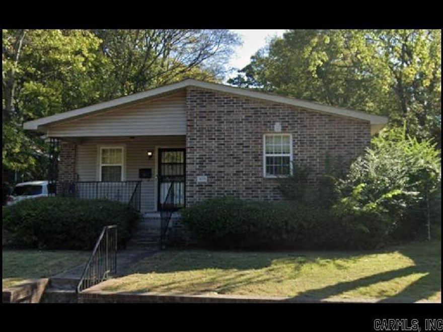 *SOUTHWEST LITTLE ROCK* SPACIOUS HOME IN THE KIMBALL SOUTH PARK SUBDIVISION!! This 3 Bedroom And 1 Bath Home Features Over 1400 Sqft! Gas Range And Refrigerator Provided In Kitchen With Eat-In Dining Area! Washer And Dryer Hookups! Offers A Driveway, Large Fenced In Backyard, And A Detached Backyard Garage! NO SMOKING!! PET FRIENDLY!! AVAILABLE MID TO LATE NOVEMBER 2025!!