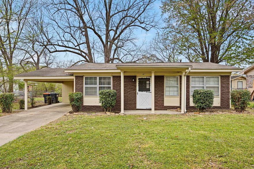 Charming 2-bedroom, 1 bath home with a fenced-in backyard, located near schools and the park. A cute and cozy place to call home!