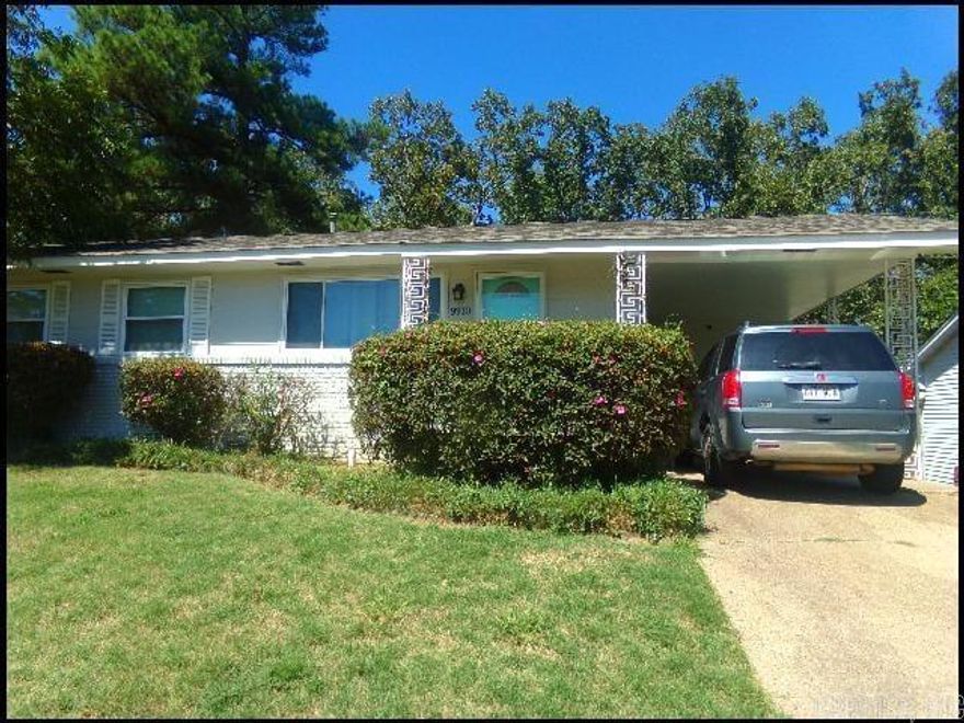 *LITTLE ROCK* CUTE HOME IN ELLIS ACRES!! This 3 Bedroom And 2 Bath Home Offers Warmth, Style, And 1,140 Square Feet of Comfortable Living Space! Gleaming Wood Floors Throughout, A Bright Living Room With Large Windows For Natural Light, And A Kitchen Featuring Granite Tile Countertops, Stainless Steel Appliances, And Easy Access To The Dining Room! Outside, Enjoy An Updated Deck, Spacious Fully Fenced Backyard, and A Tuff Shed For Extra Storage! 1 Car Carport For Parking! PET FRIENDLY!!! AVAILABLE NOW!!! <a href='https://raineyrealty.com/virtualtour.php?r=qWvRGw'> Click here for a 360° Virtual Tour</a>