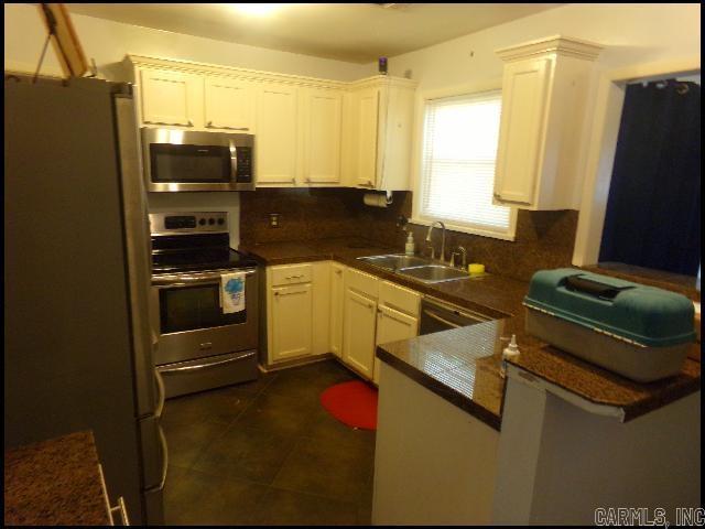 Ellis Acres - Residential Lease