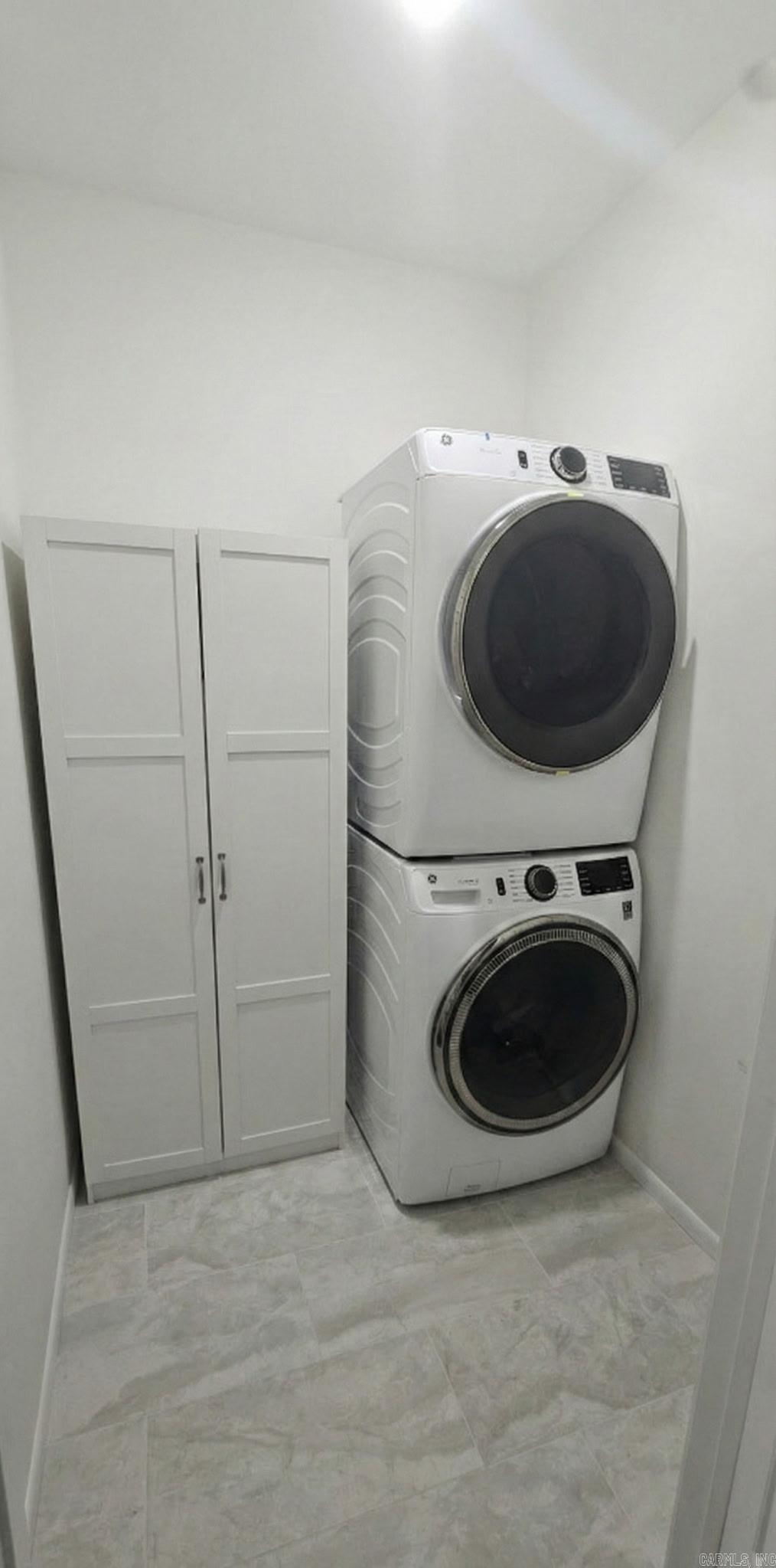 GIBRALTER HGTS - Residential Lease