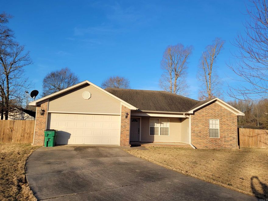 3 bed 2 bath home, split floorplan, fenced in back yard with storage shed. New paint throughout and new carpet. Quick access to Hwy 167. $1150 rent and $1150 deposit. No pets Online application is $40 per adult; https://irealtyar.managebuilding.com/Resident/rental-application