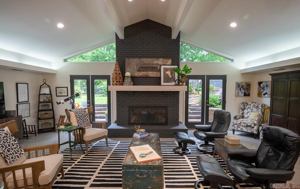 PLAZA HEIGHTS - Residential