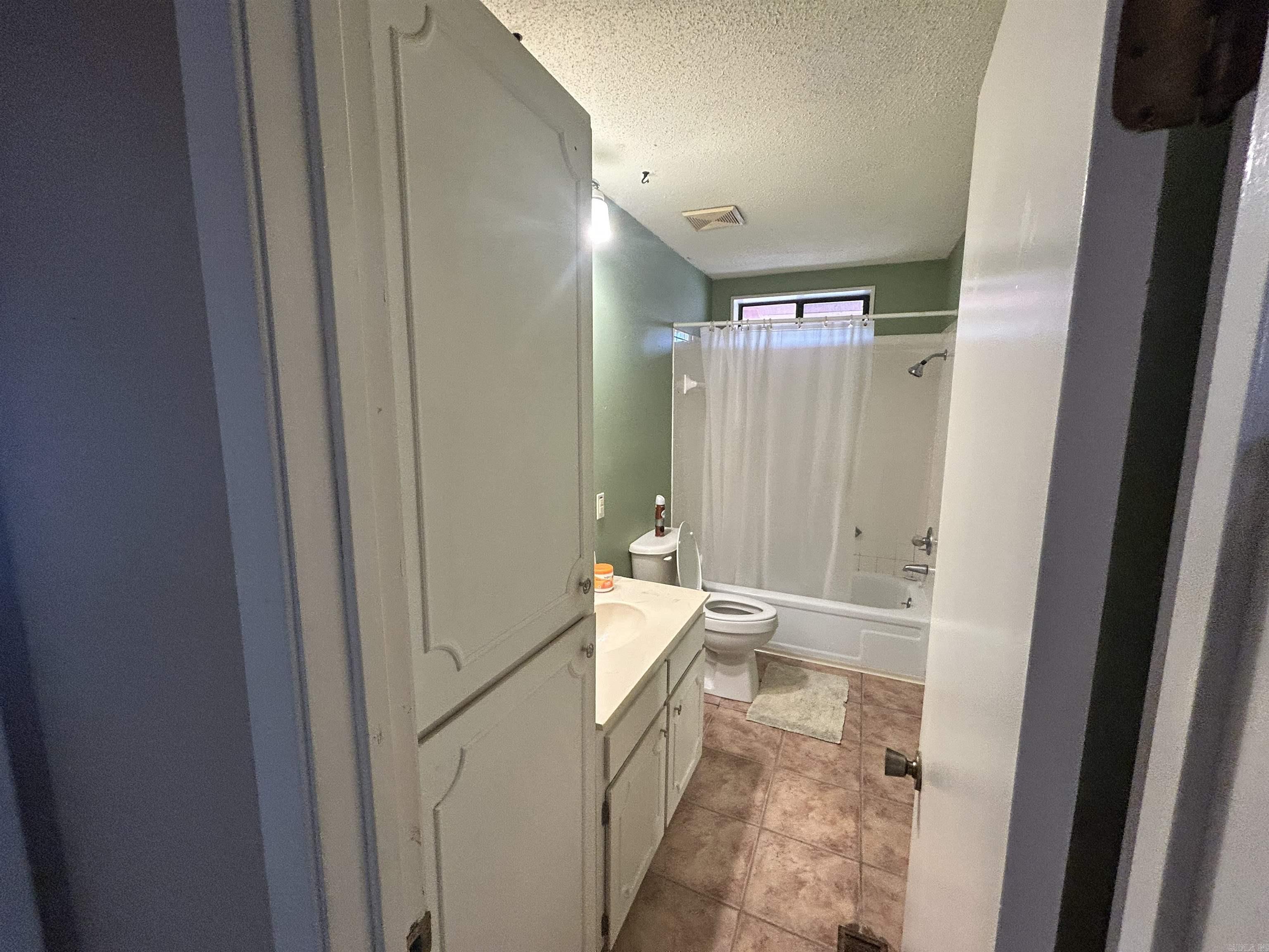 LAKEWOOD HILLS - Residential