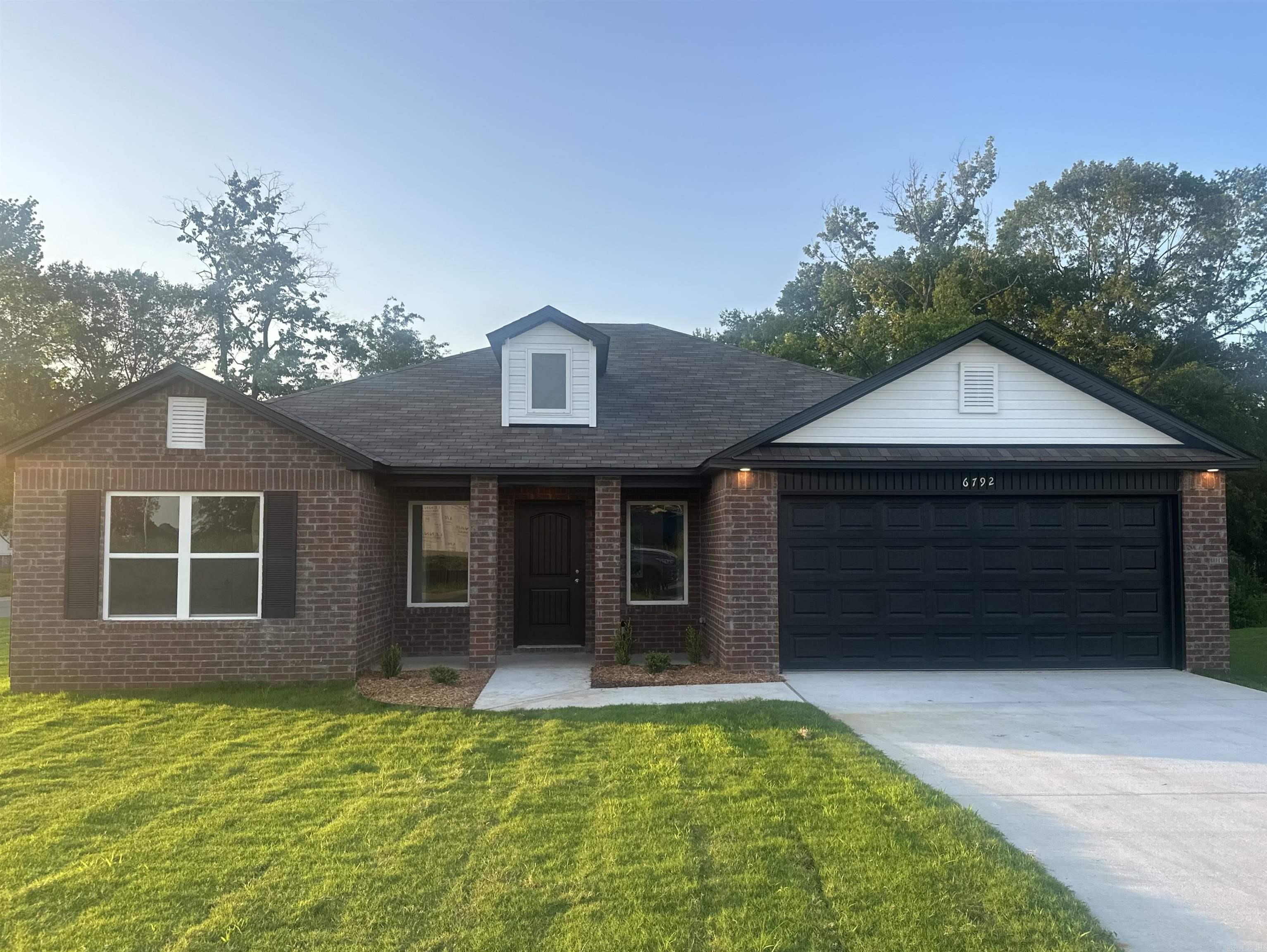 TRAMMEL ESTATES - Residential