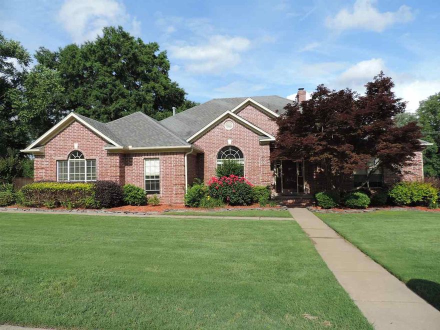 Beautiful home in St Charles on corner lot, split bedroom, spacious owner suite, tons of storage, oversized hearth room off kitchen, stainless appliances, wet bar in living room, covered patio, open deck, well maintained, large laundry room, recently updated. A must see! (See agent remarks.)