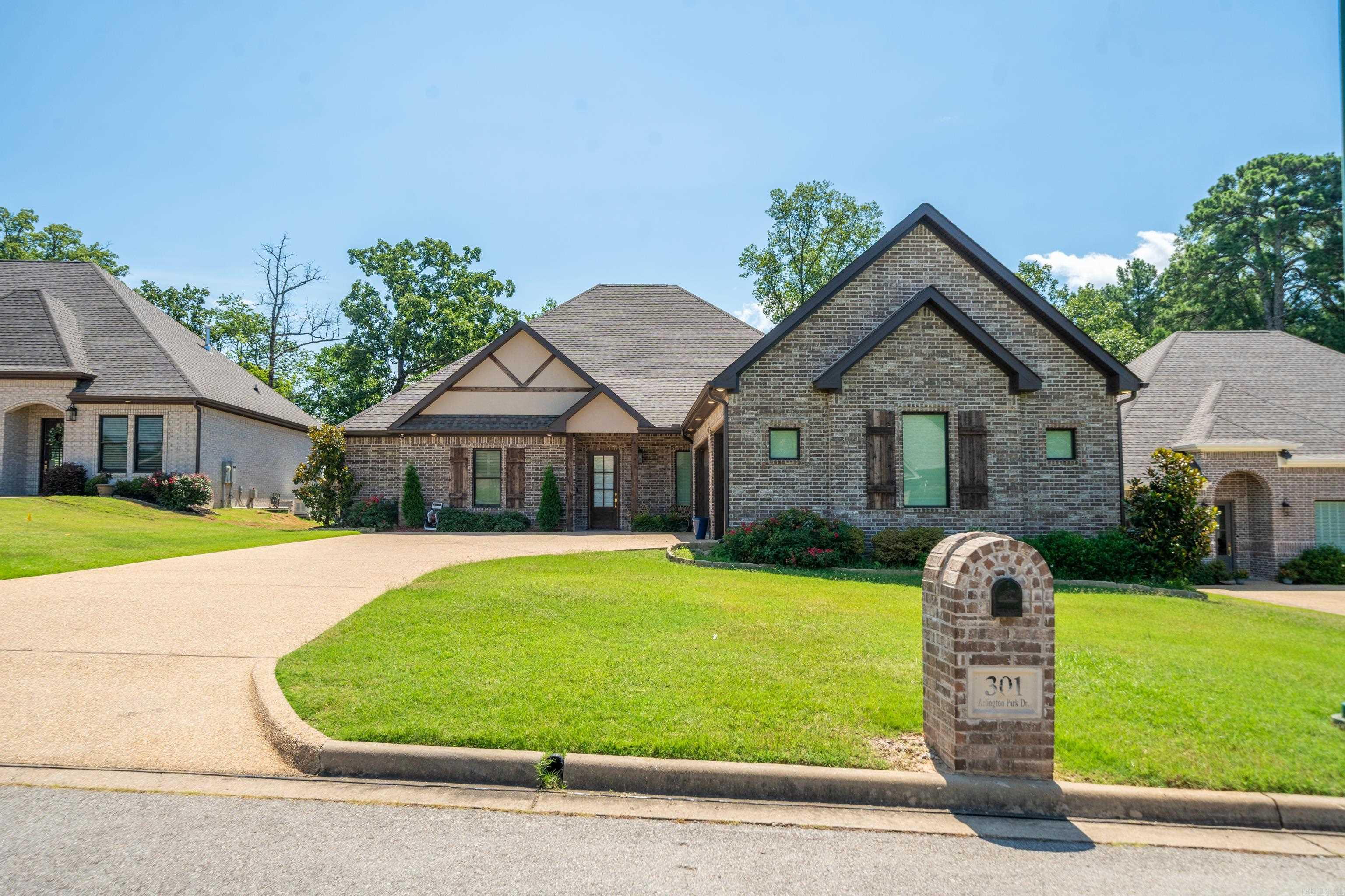 ARLINGTON PARK - Residential