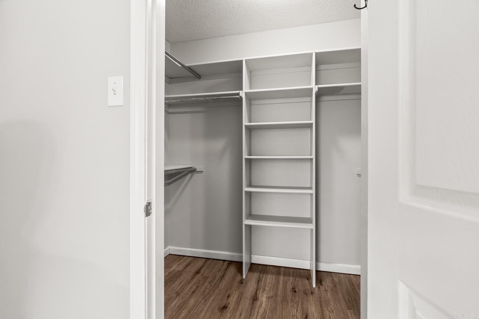 MILL CREEK EST - Residential