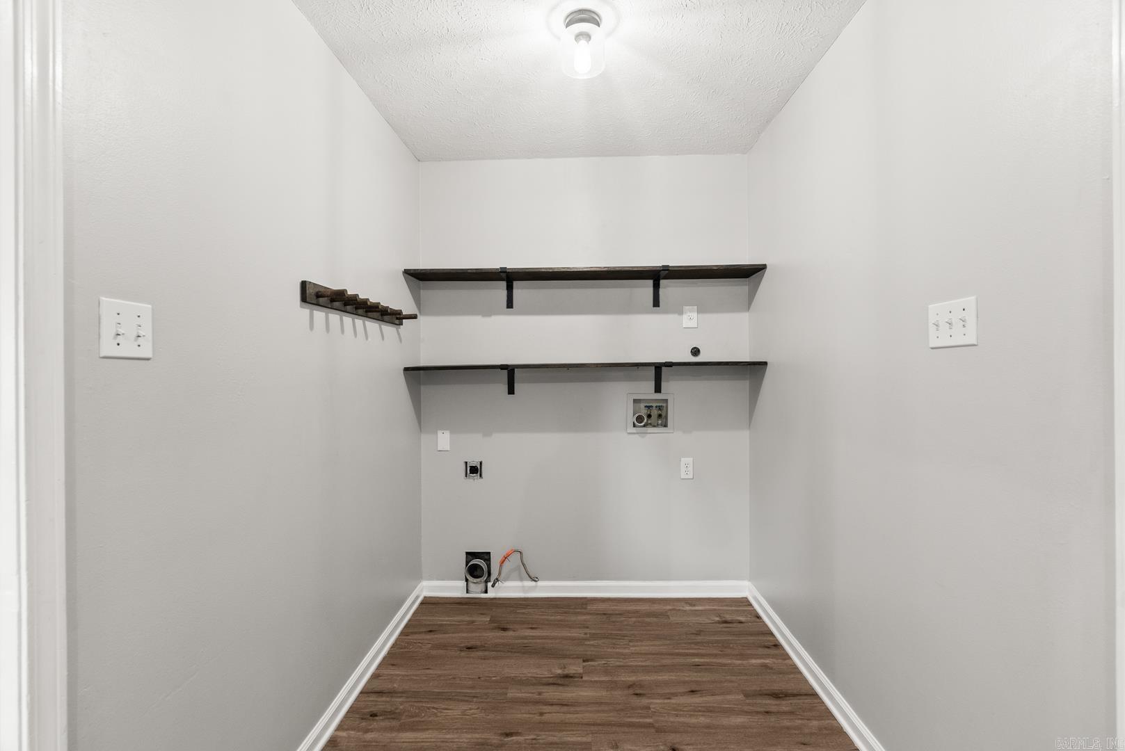 MILL CREEK EST - Residential