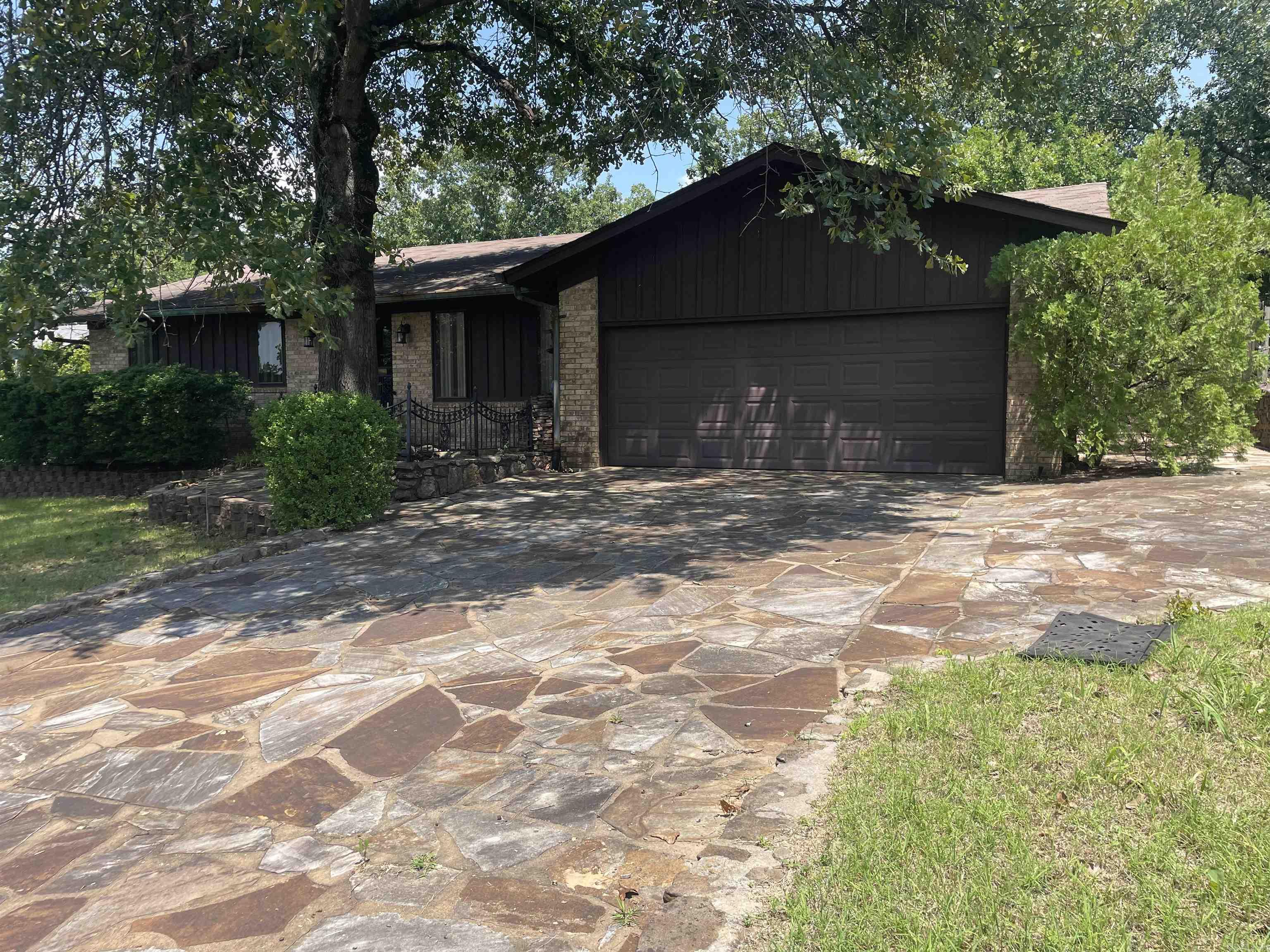 Great Location. Convenience to restaurant and interstates. Formal and informal areas. Separate laundry room. Covered patio/pergola. Fenced backyard. Nice updated bathroom. Hot tub convey as is condition. Kitchen and dining open to family room.