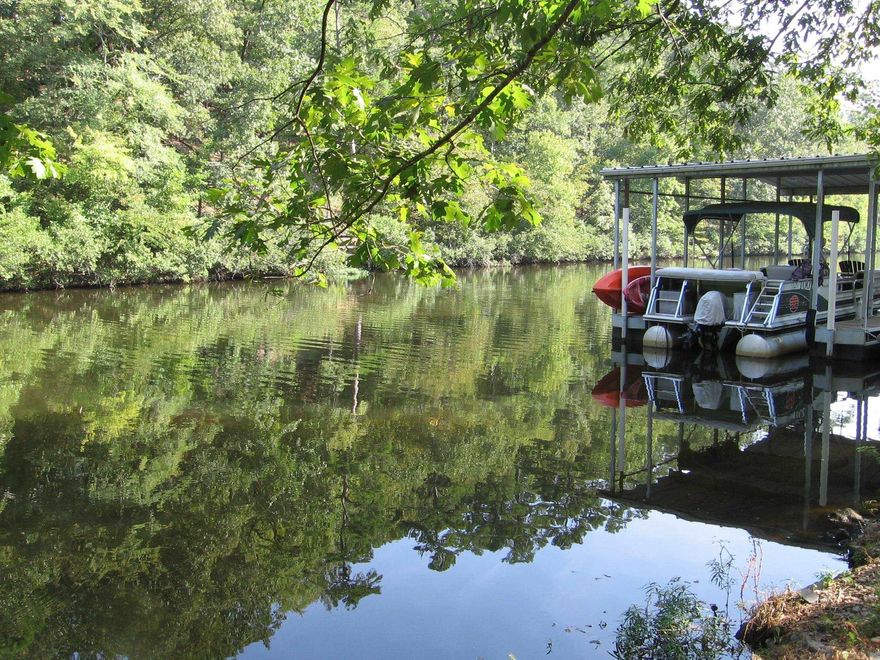 WONDERFUL LAKEFRONT LOT WITH 100 FT. FRONTAGE ON THE LAKE. RARE FIND TO BUILD YOUR DREAM HOME WITH ACCESS TO THE VILLAGES WORLD CLASS FACILITIES INCLUDING 11 LAKES, 8 FANTASTIC GOLF COURSES,PICKLEBALL, TENNIS & OVER 30 MILES OF GROOMED NATURE TRAILS. LOTS OF ROOM TO BUILD YOUR OWN BOAT DOCK, TOO.