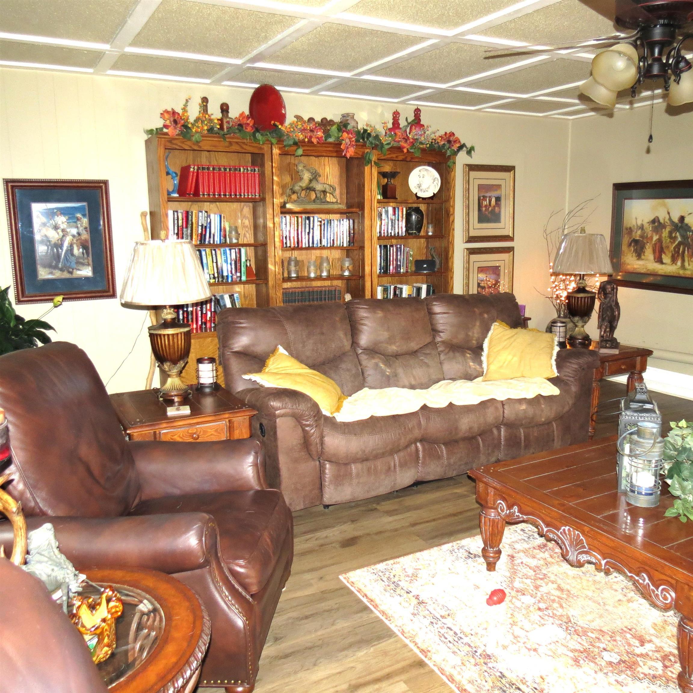 OAK LAWN ESTATES - Residential