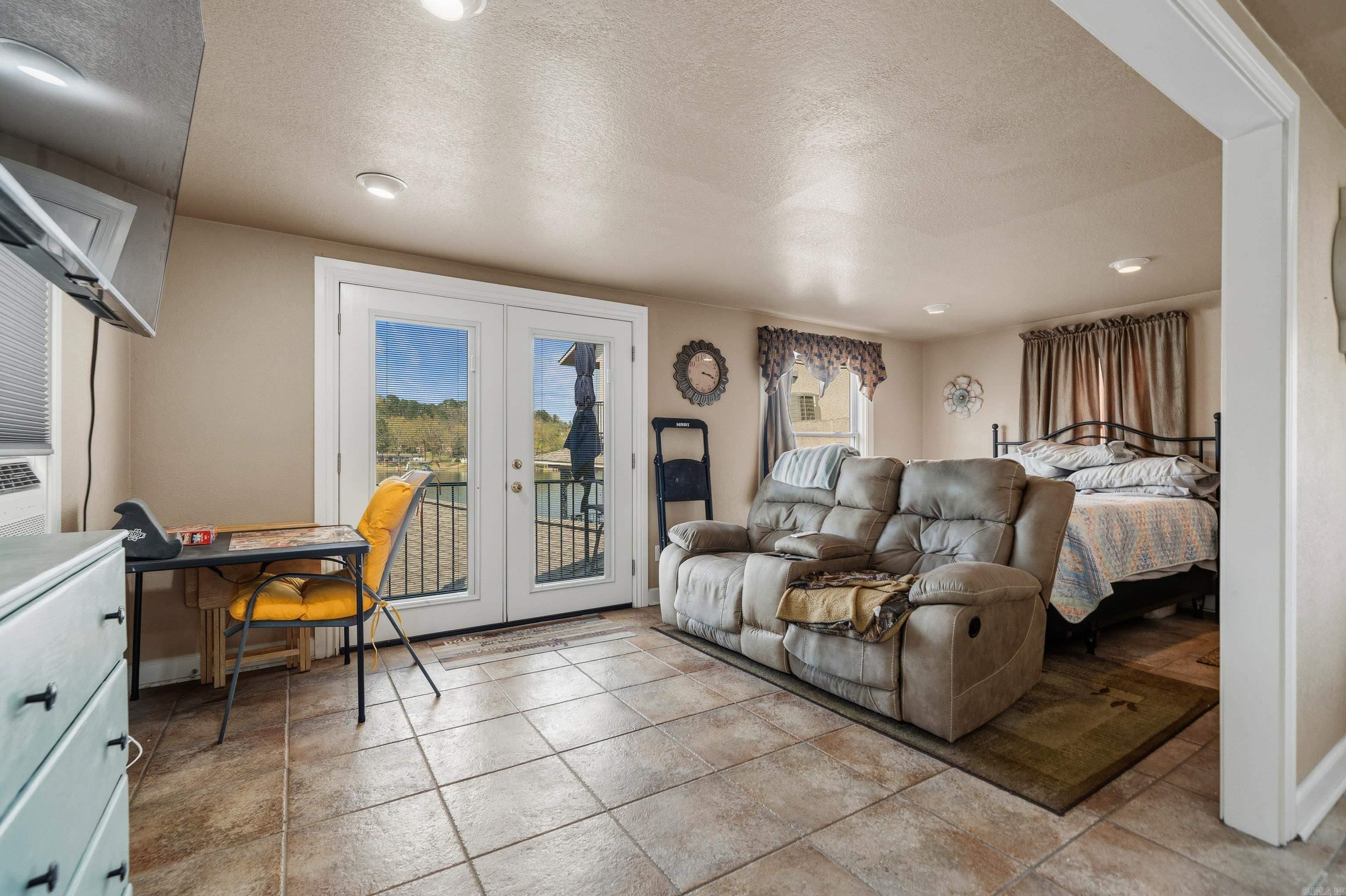 LAKELAND LODGE HPR - Residential