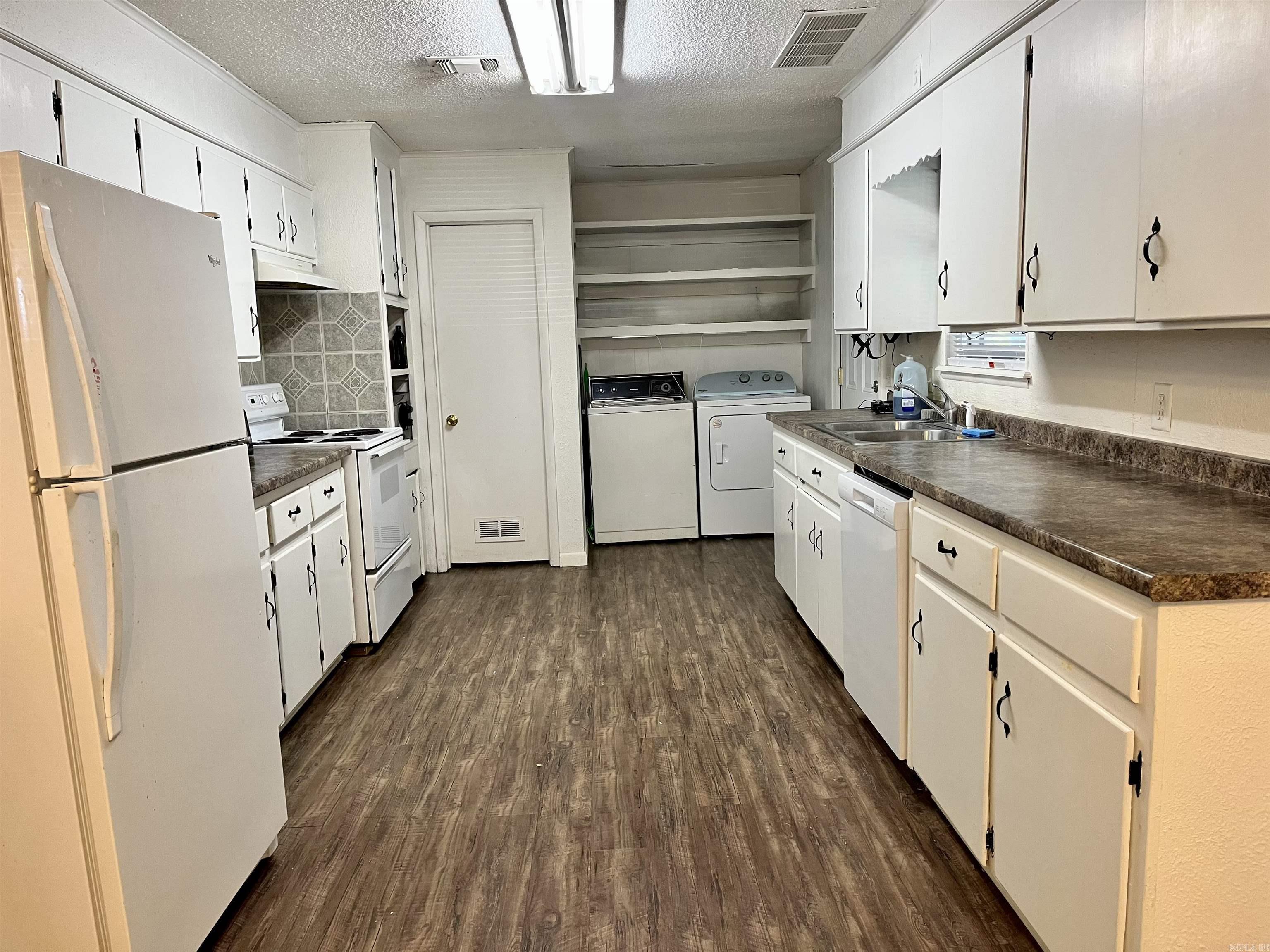 CATHERINE SHORES - Residential