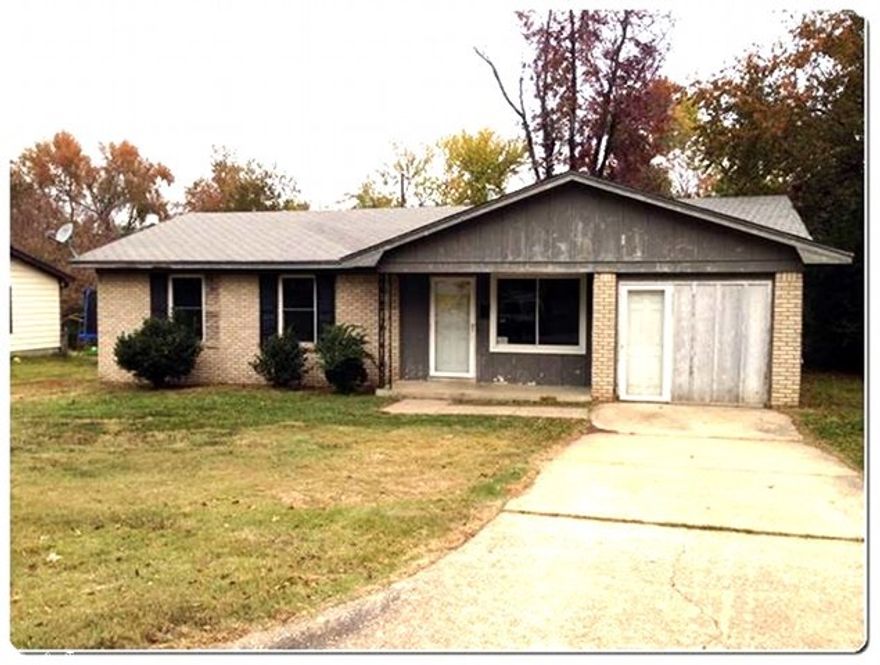 3 BR, 2 BA Brick and Frame Home in Little Rock. Carpet and tile floors. Nice size fenced backyard. This is a Fannie Mae HomePath property. Purchase property for as little as 5% down. Special programs, incentives & financing opportunities may be available.  Learn more at www.HomePath.com.   (AGENTS PLEASE REVIEW CONFIDENTIAL REMARKS FOR NEW FANNIE MAE OFFER SUBMISSION PROCESS). Property is eligible for HomePath Renovation Mortgage Financing.