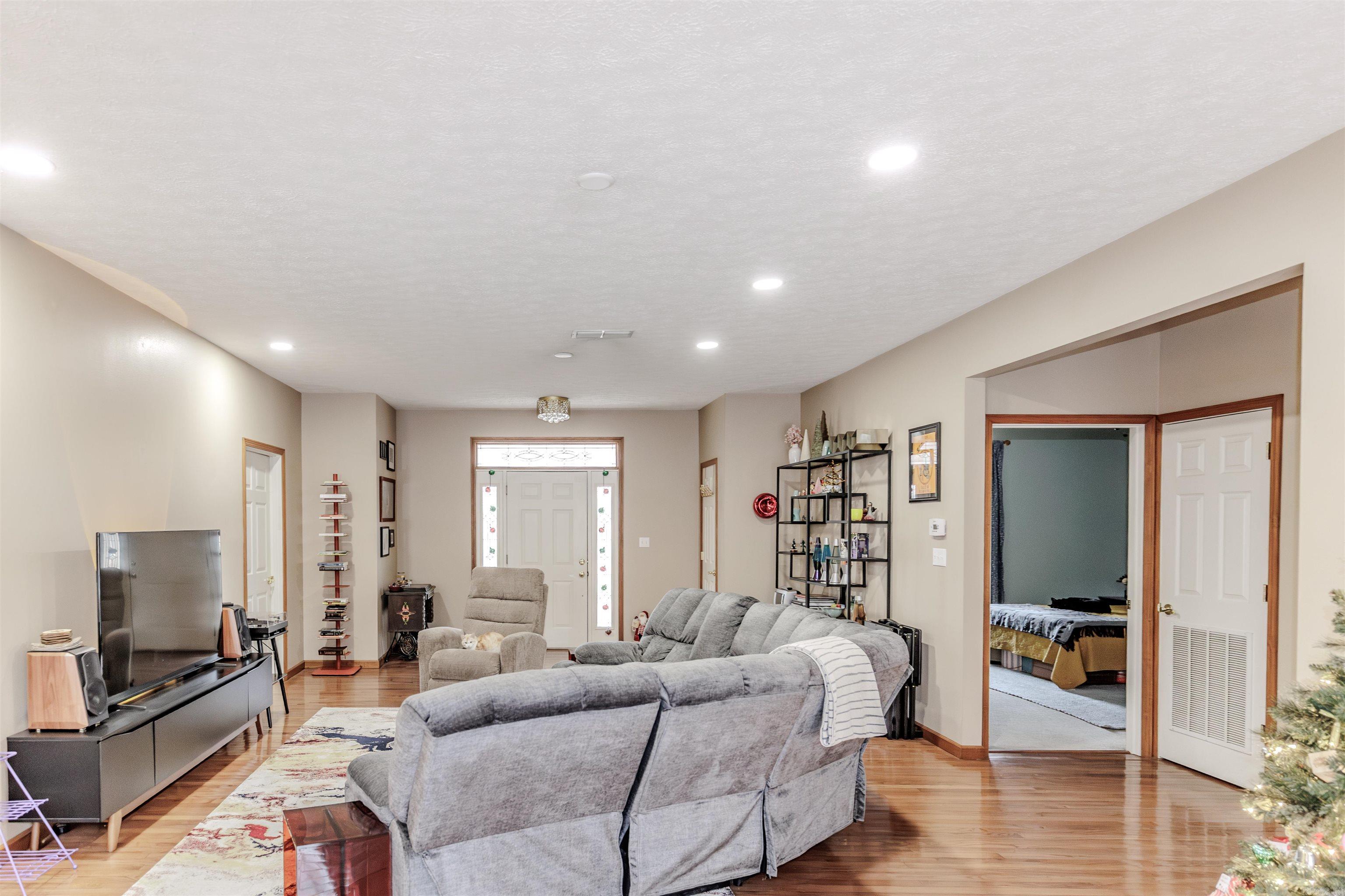 LAKEVIEW ESTATES - Residential