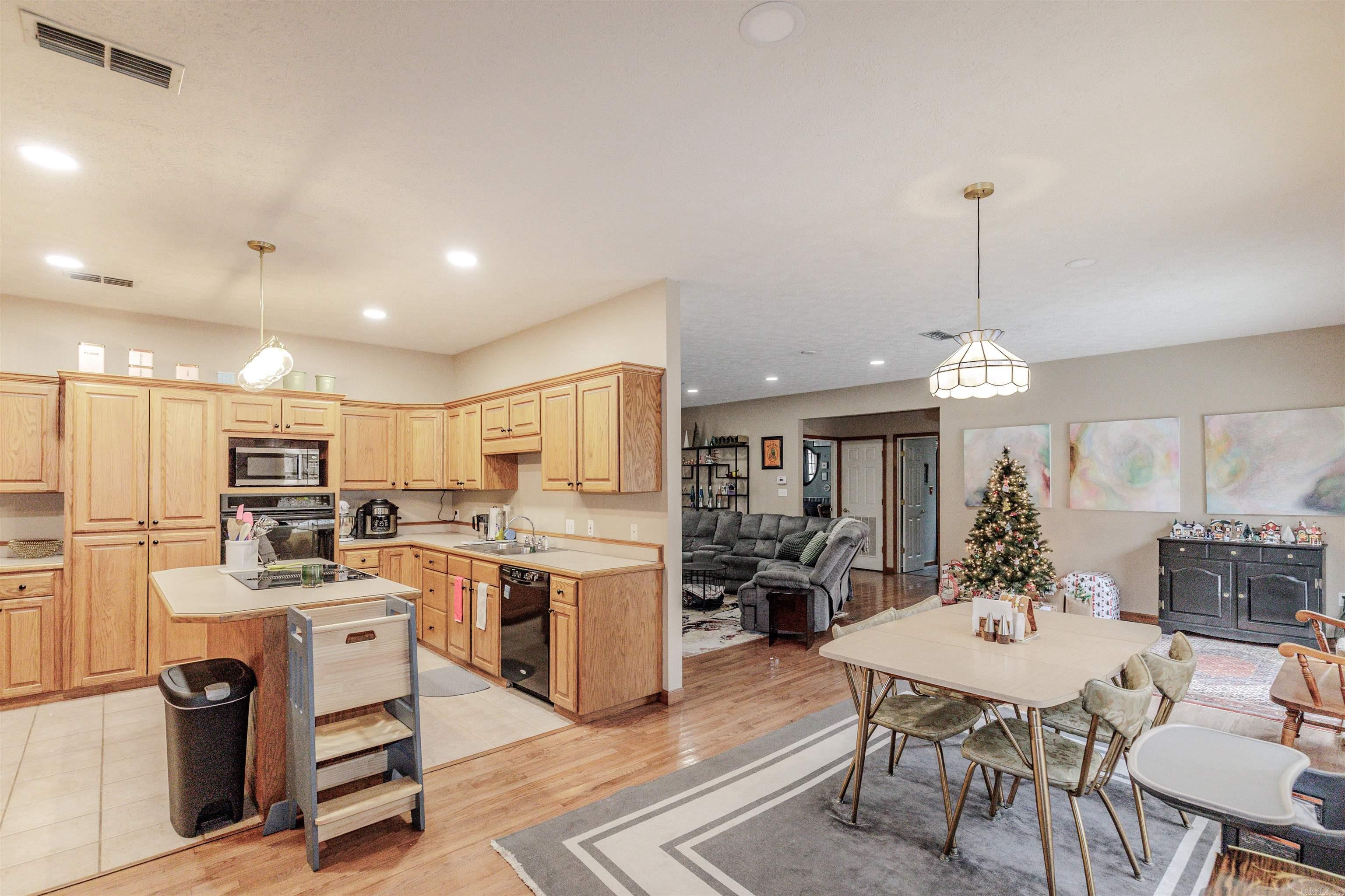 LAKEVIEW ESTATES - Residential