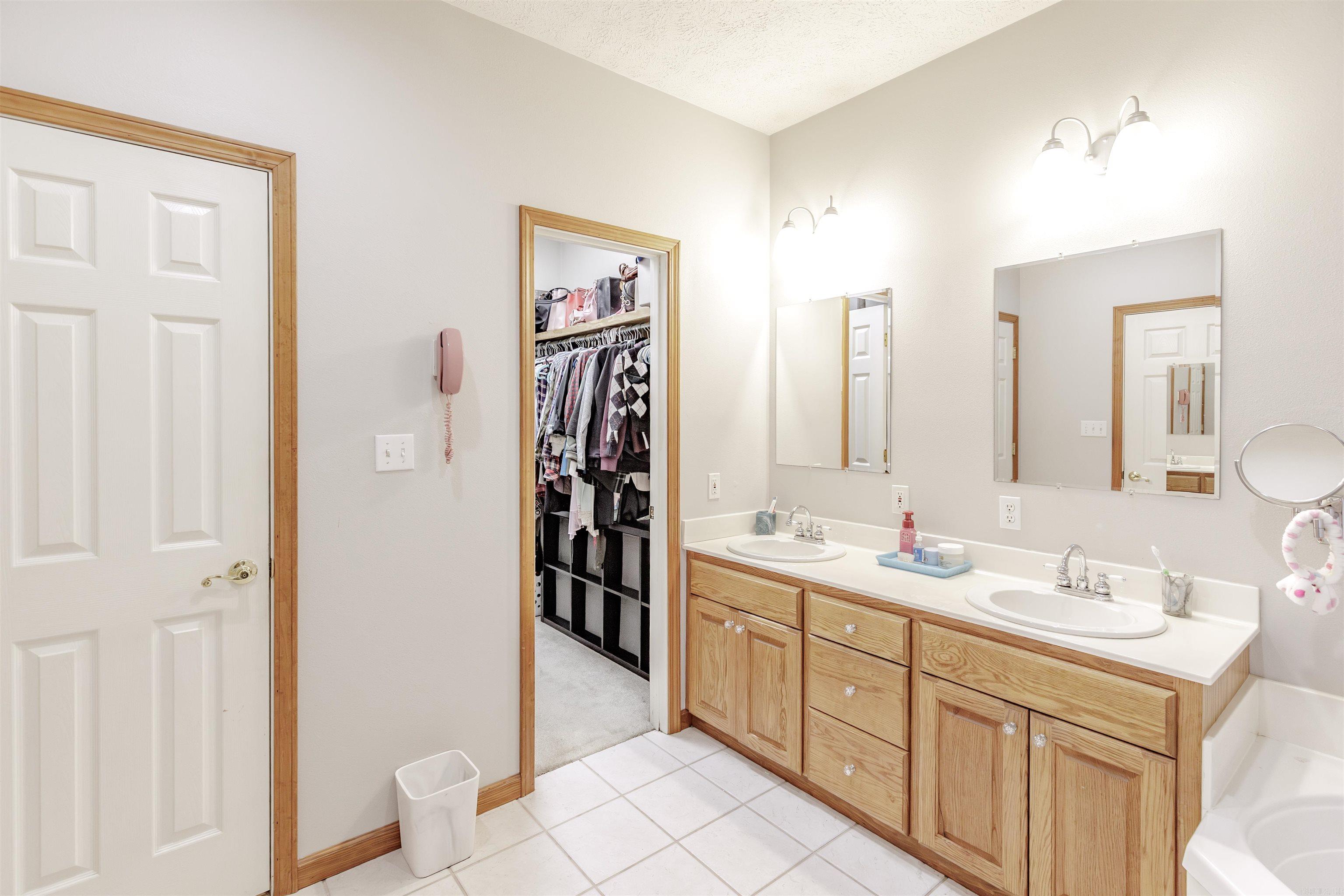 LAKEVIEW ESTATES - Residential