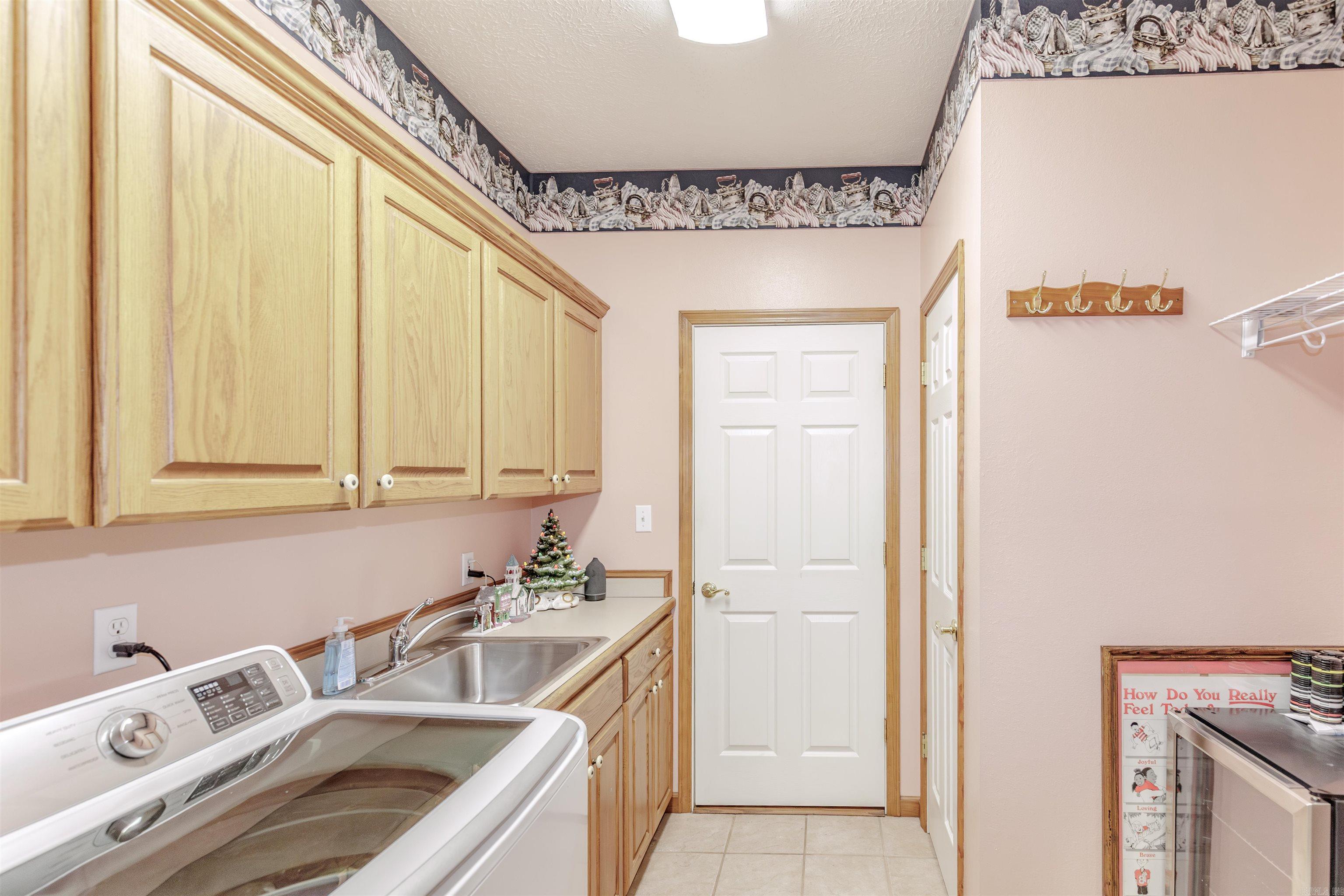 LAKEVIEW ESTATES - Residential