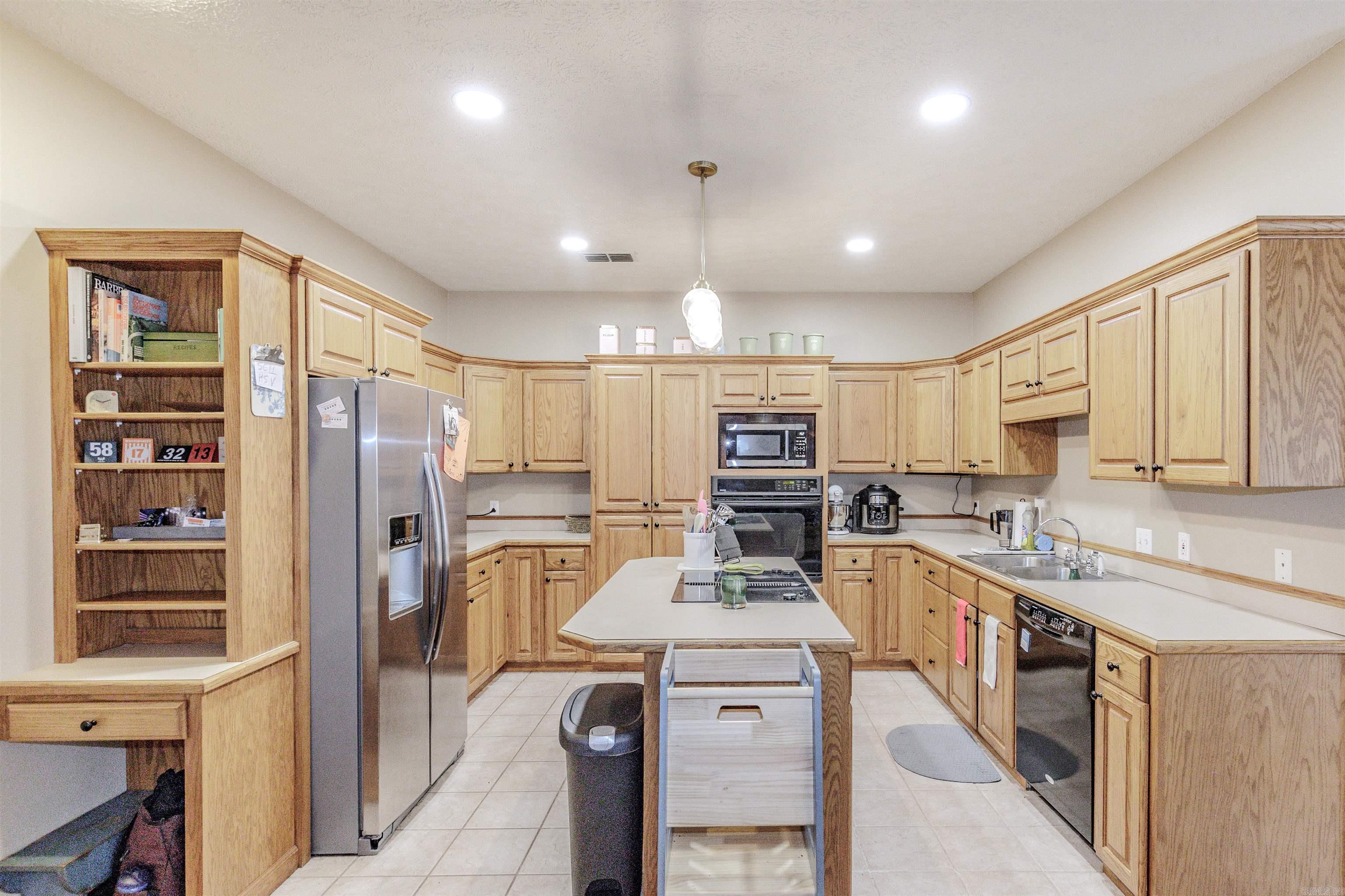 LAKEVIEW ESTATES - Residential