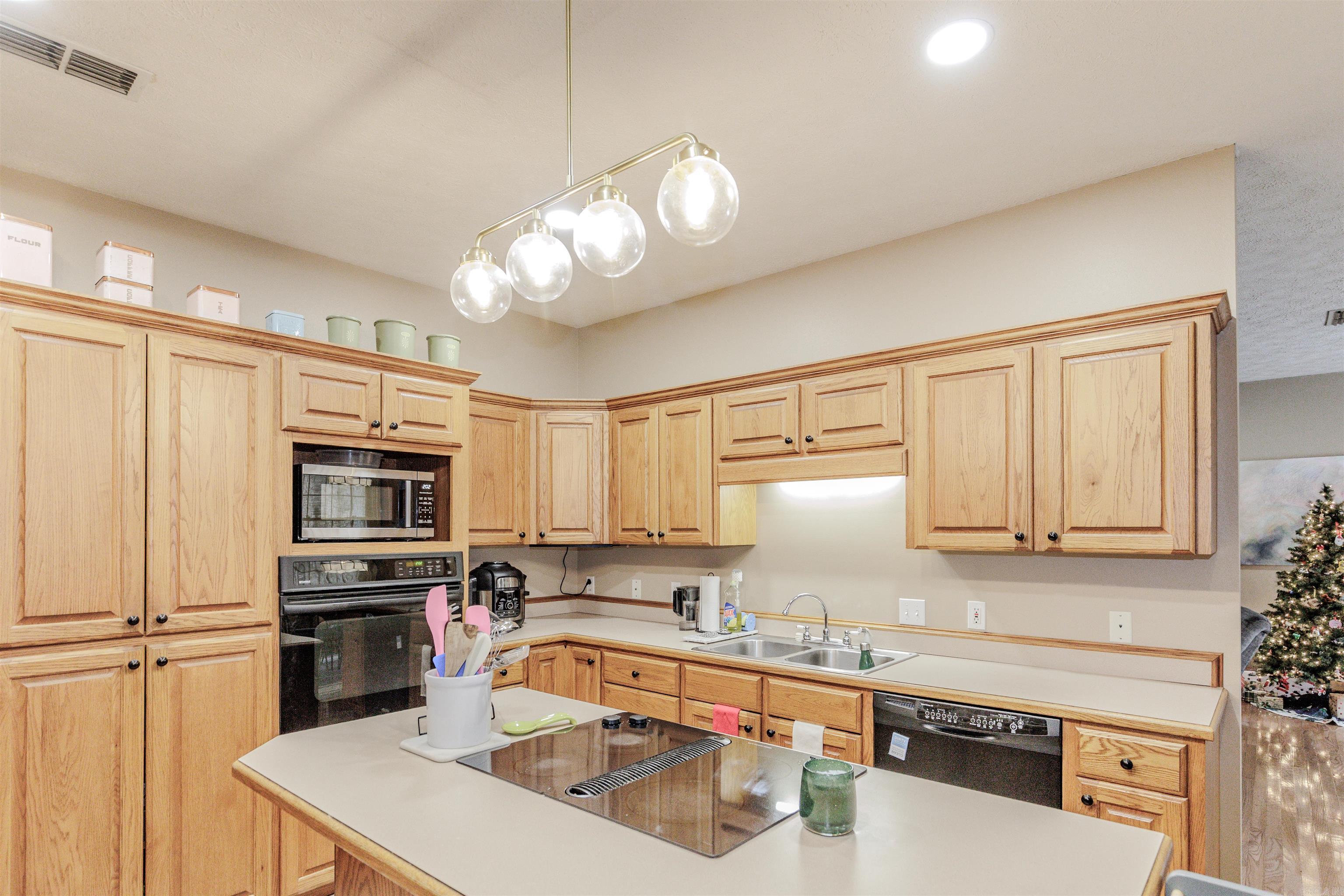 LAKEVIEW ESTATES - Residential